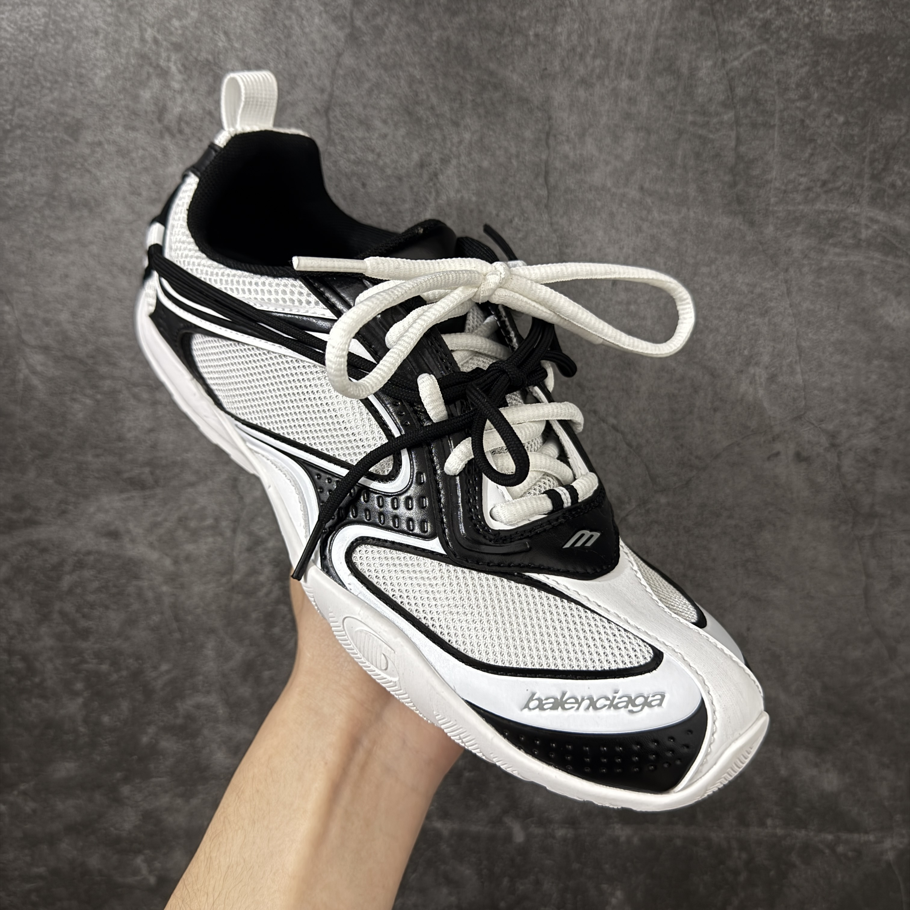 Balenciaga  巴黎世家 Radar 25代 圆头 系带 做旧效果  平底生活休闲鞋 黑白女款 C0-865704WSTEO9010