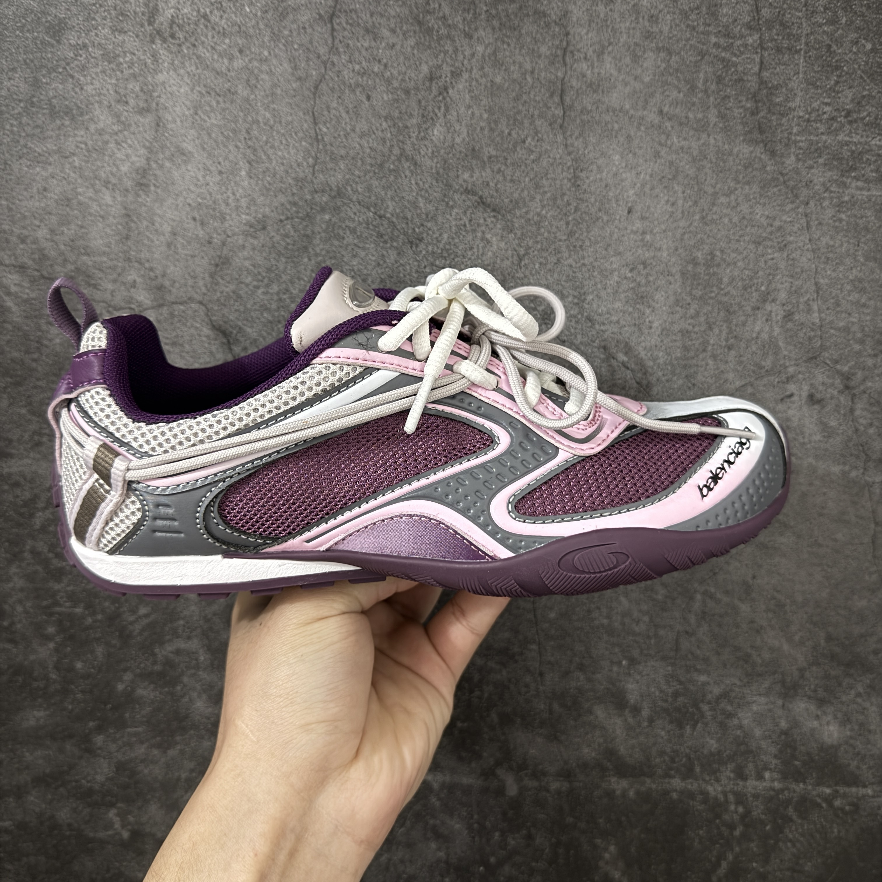 Balenciaga  巴黎世家 Radar 25代 圆头 系带 做旧效果  平底生活休闲鞋 紫色女款 C0-865704WSTGL5159