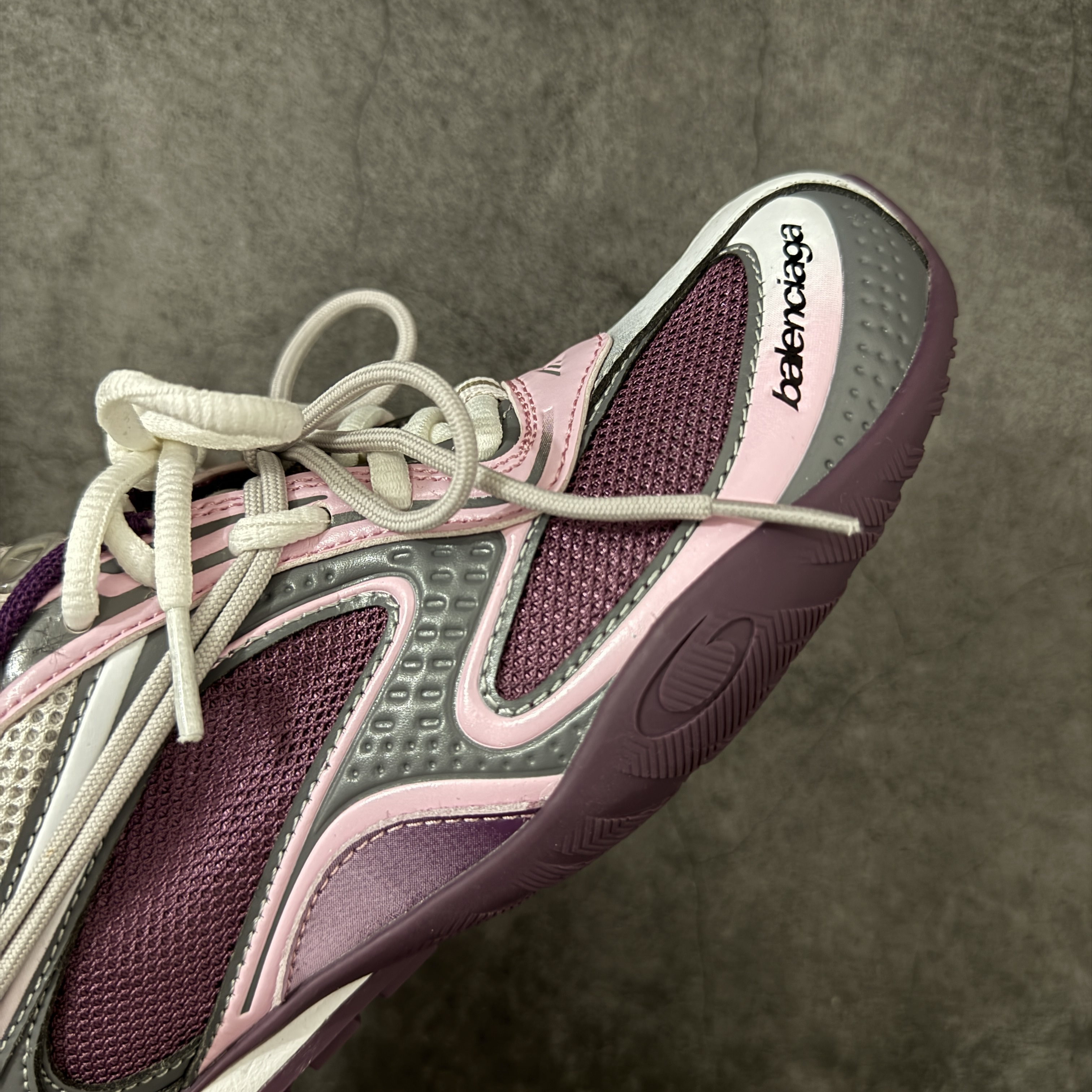 Balenciaga  巴黎世家 Radar 25代 圆头 系带 做旧效果  平底生活休闲鞋 紫色女款 C0-865704WSTGL5159