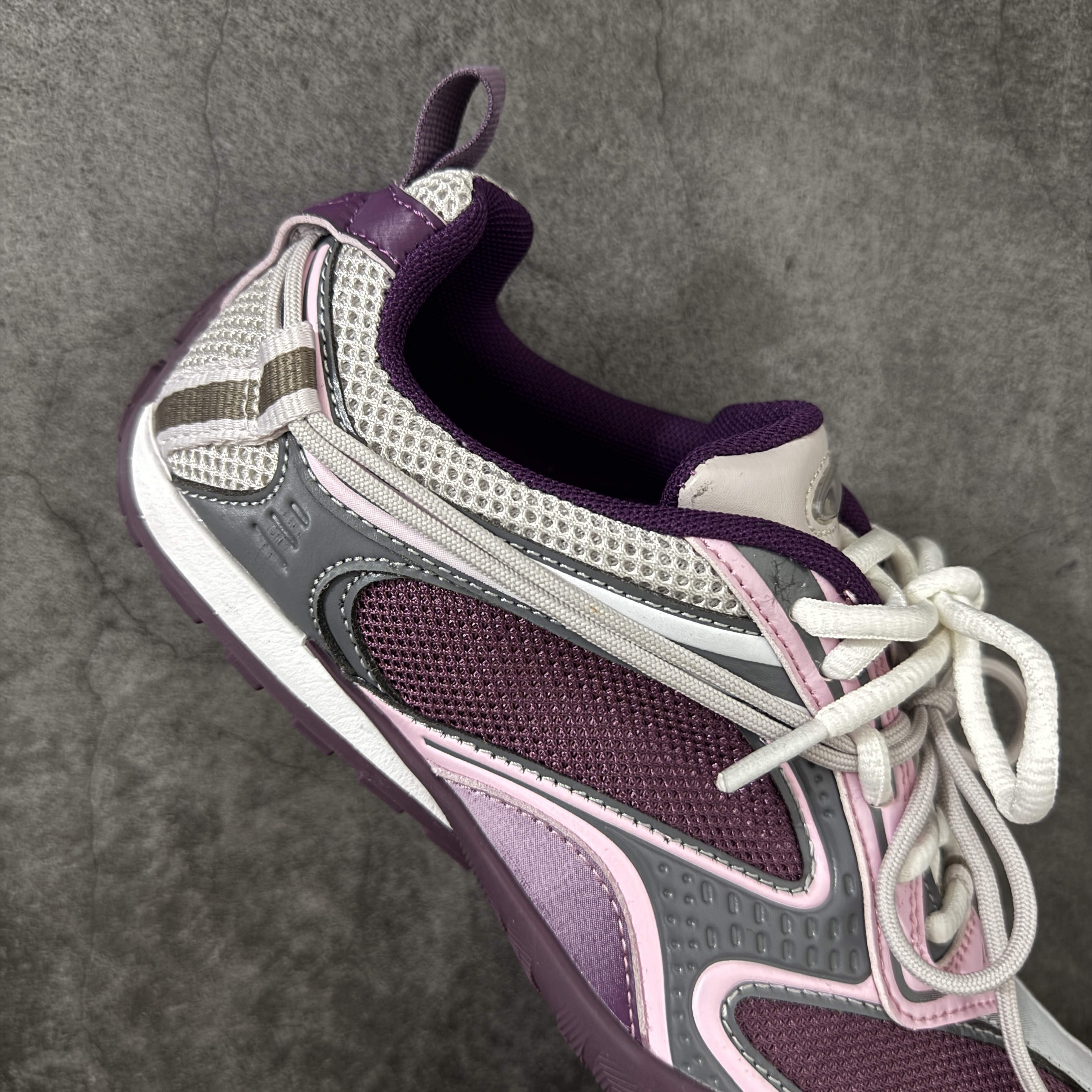 Balenciaga  巴黎世家 Radar 25代 圆头 系带 做旧效果  平底生活休闲鞋 紫色女款 C0-865704WSTGL5159