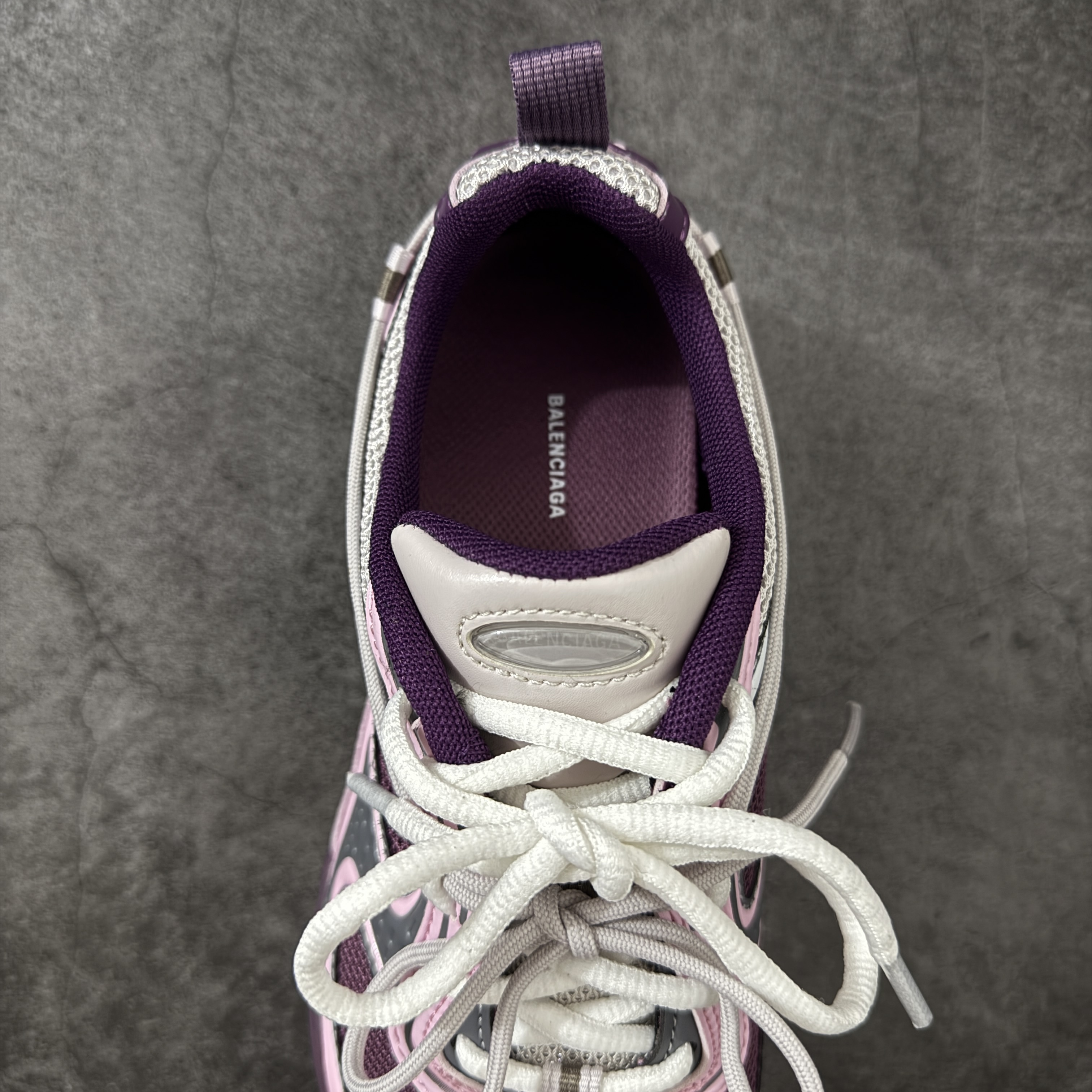 Balenciaga  巴黎世家 Radar 25代 圆头 系带 做旧效果  平底生活休闲鞋 紫色女款 C0-865704WSTGL5159