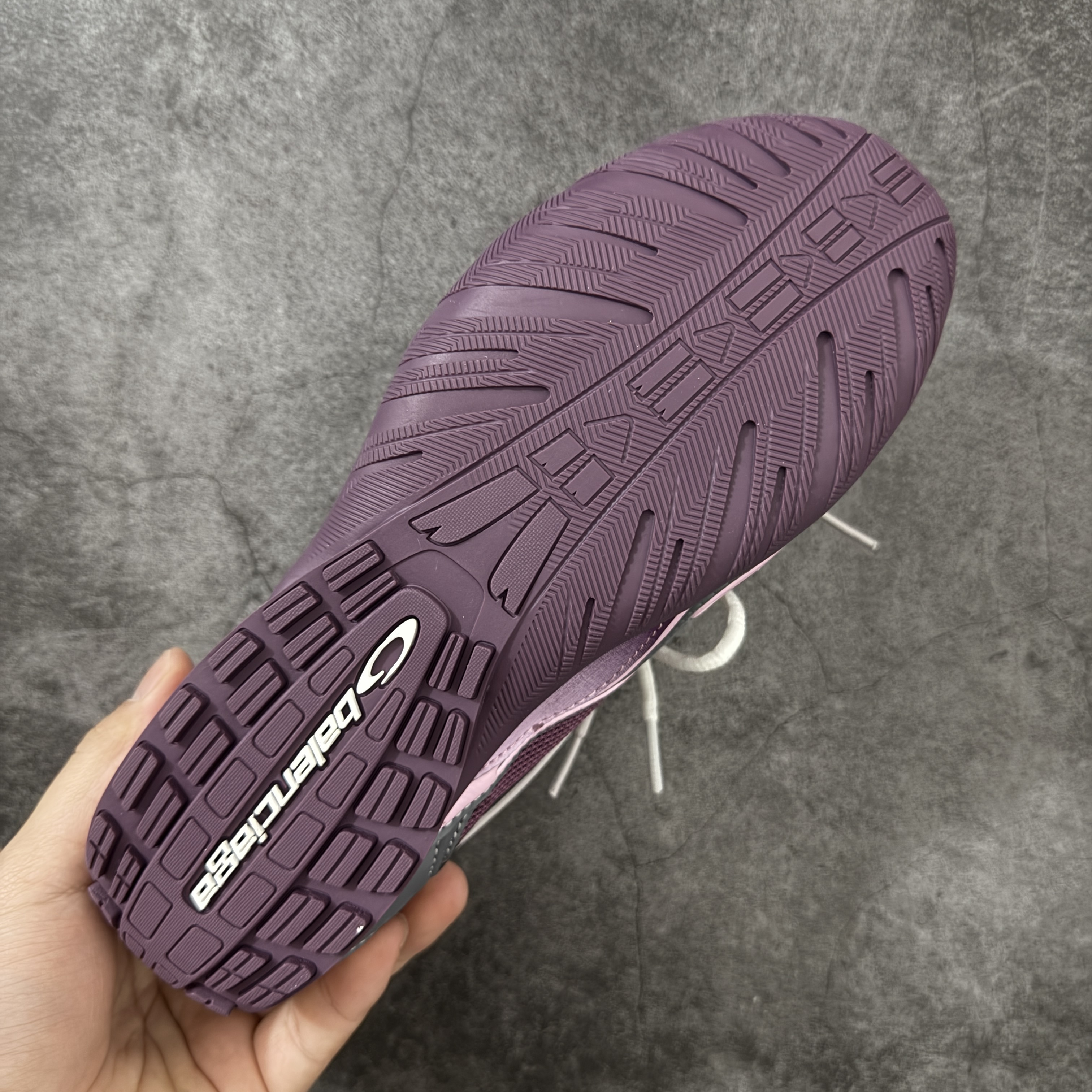Balenciaga  巴黎世家 Radar 25代 圆头 系带 做旧效果  平底生活休闲鞋 紫色女款 C0-865704WSTGL5159