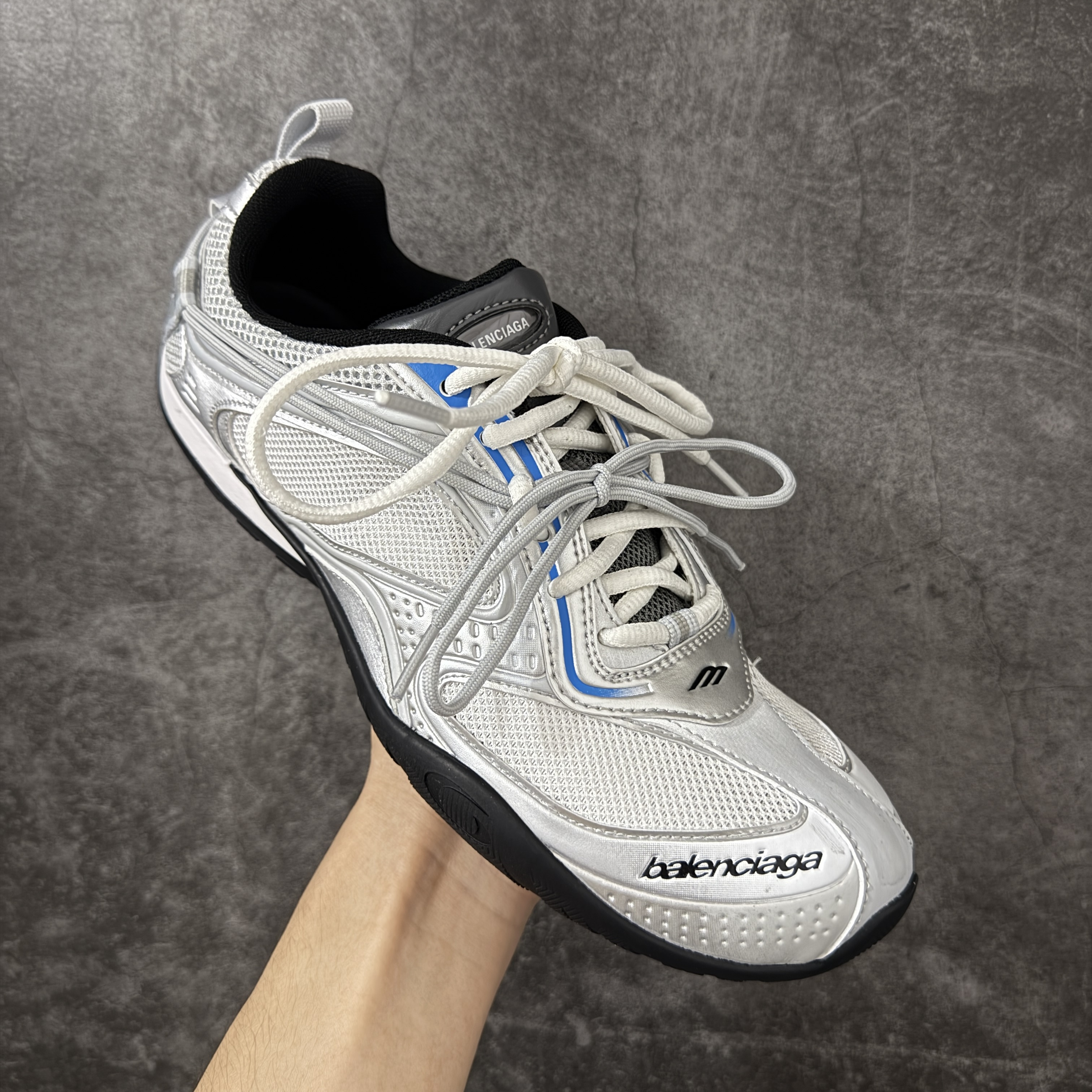 Balenciaga  巴黎世家 Radar 25代 圆头 系带 做旧效果  平底生活休闲鞋 银色C0-865703WSTGL9114