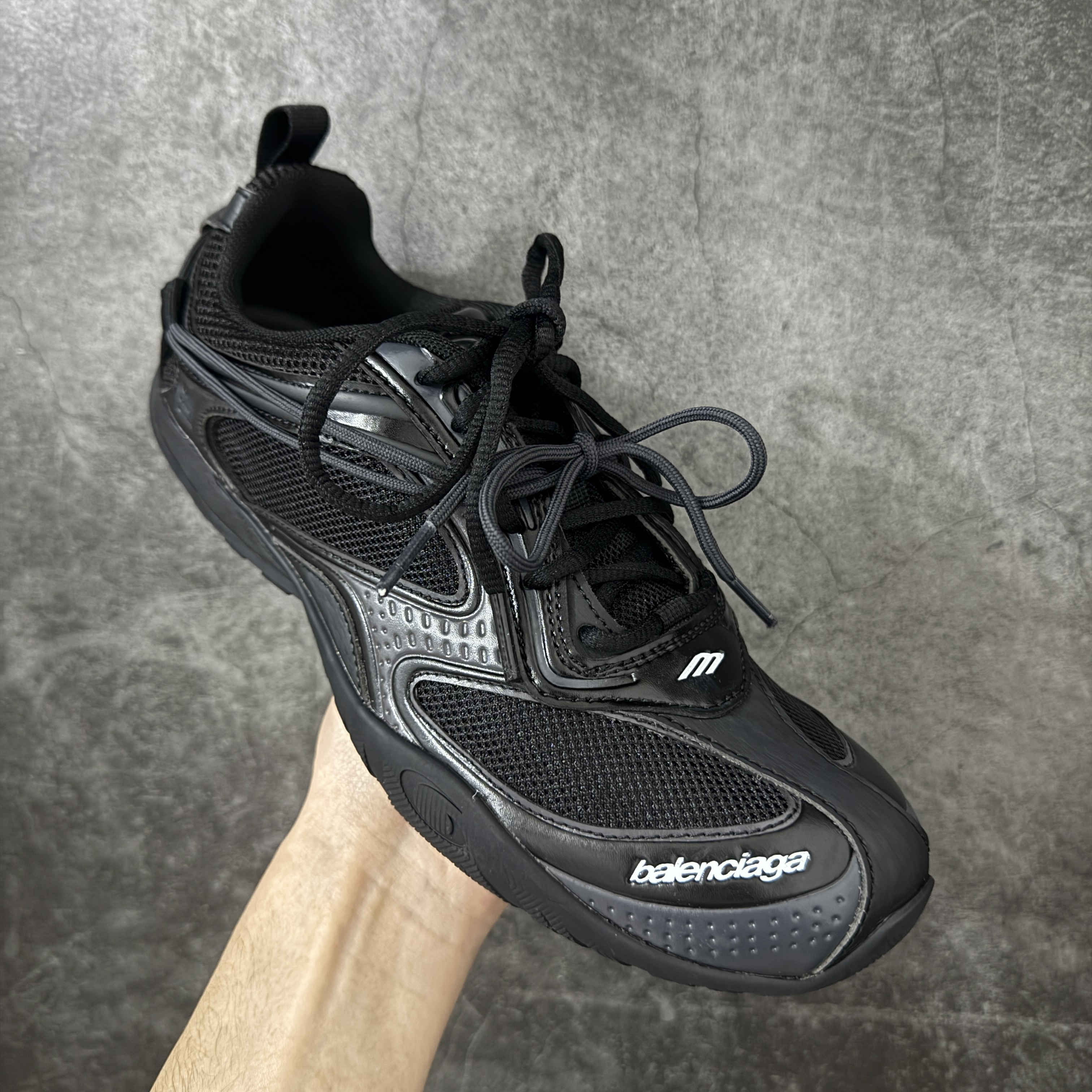 Balenciaga  巴黎世家 Radar 25代 圆头 系带 做旧效果  平底生活休闲鞋 黑色C0-865703WSTEO1011
