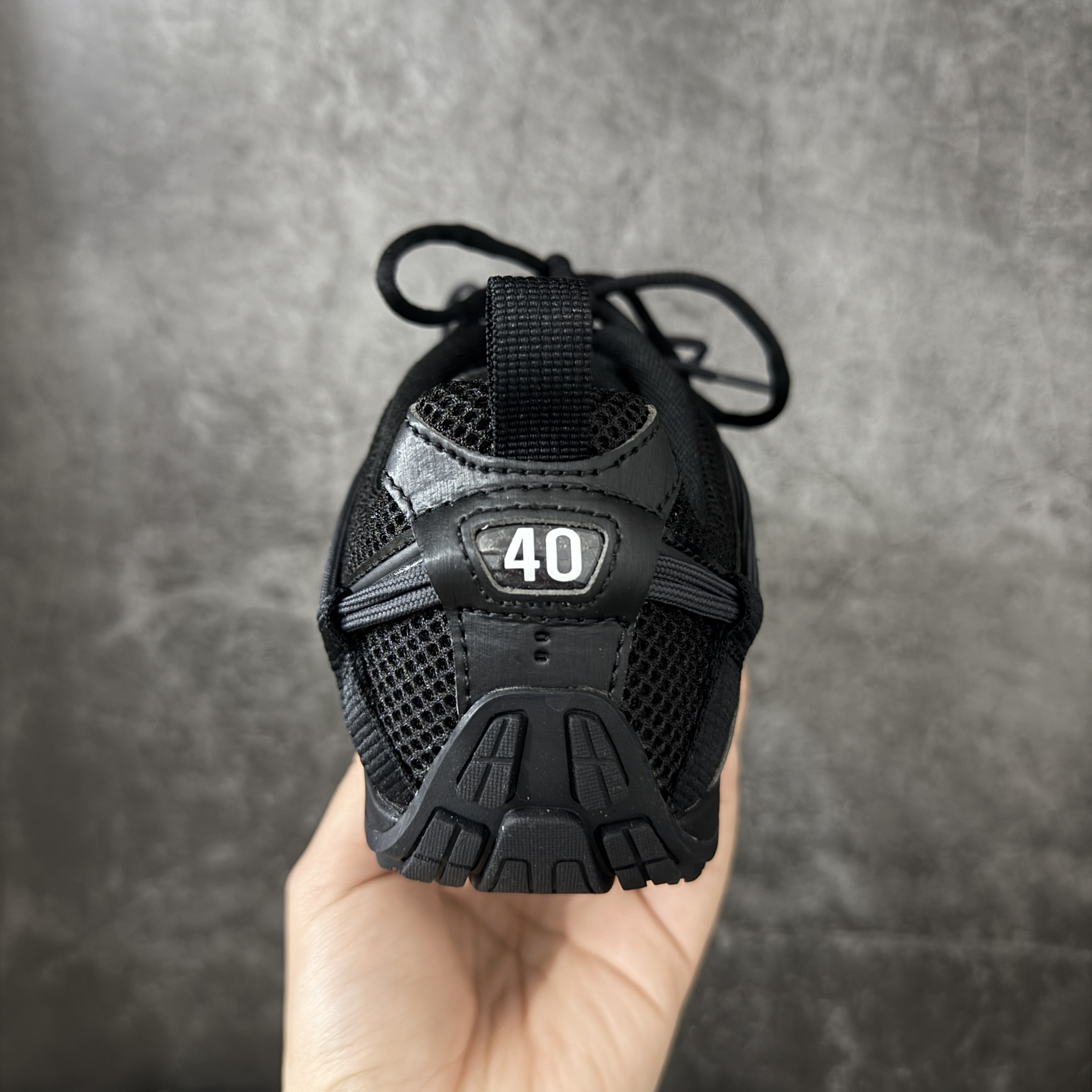 Balenciaga  巴黎世家 Radar 25代 圆头 系带 做旧效果  平底生活休闲鞋 黑色C0-865703WSTEO1011