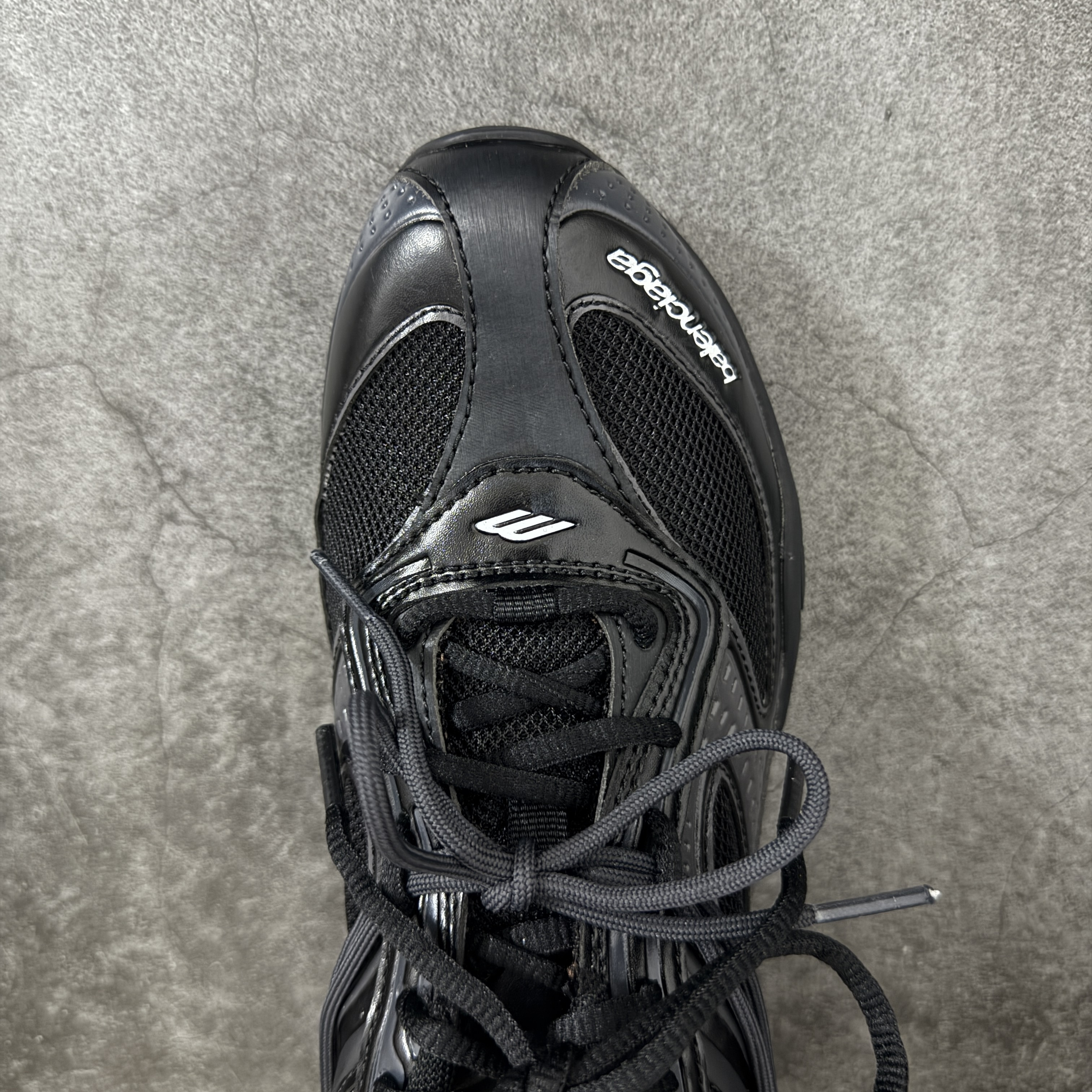 Balenciaga  巴黎世家 Radar 25代 圆头 系带 做旧效果  平底生活休闲鞋 黑色C0-865703WSTEO1011