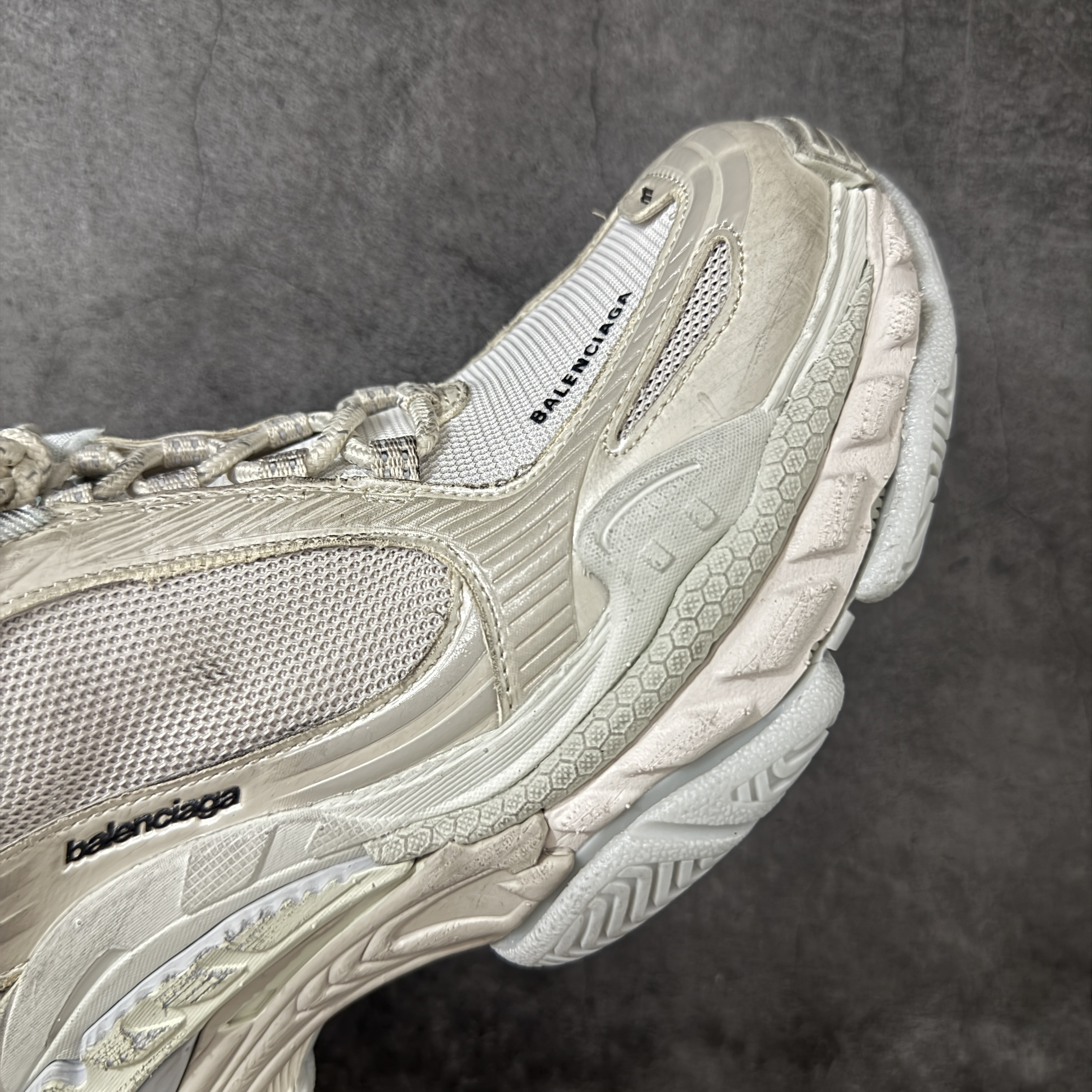 Balenciaga Triple S2 24代 厚底老爹 休闲鞋 米色 C0-865849WTRS29191