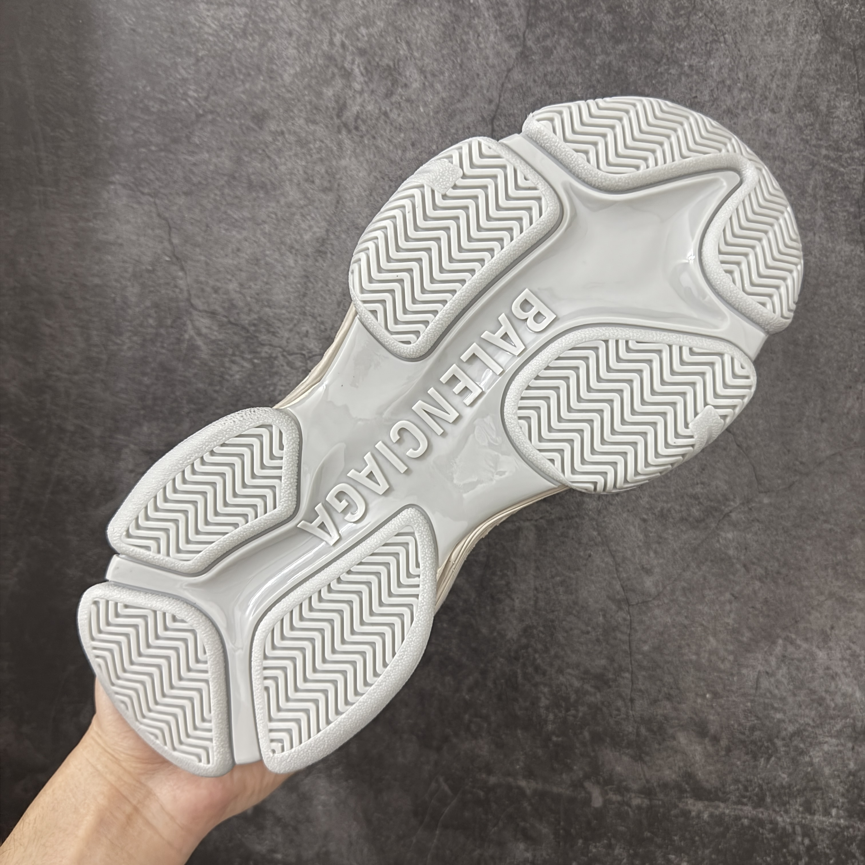 Balenciaga Triple S2 24代 厚底老爹 休闲鞋 米色 C0-865849WTRS29191