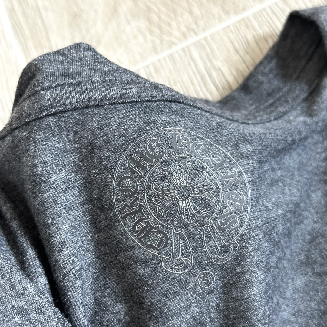 Chrome Hearts CH 女款 克罗心V领修身  短袖 T恤 后背 群十字架  灰色