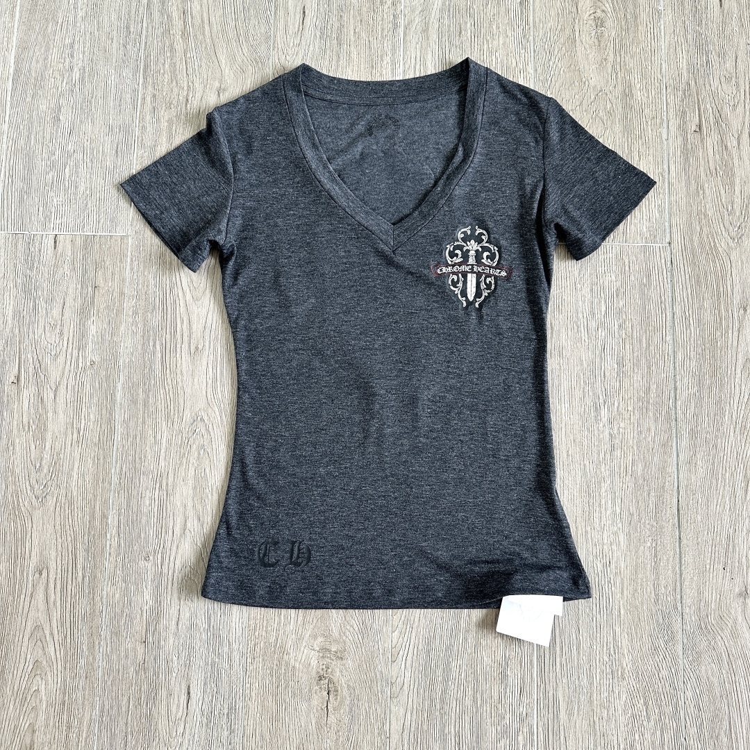 Chrome Hearts CH 女款 克罗心V领修身  短袖 T恤 藤蔓十字架  深灰色