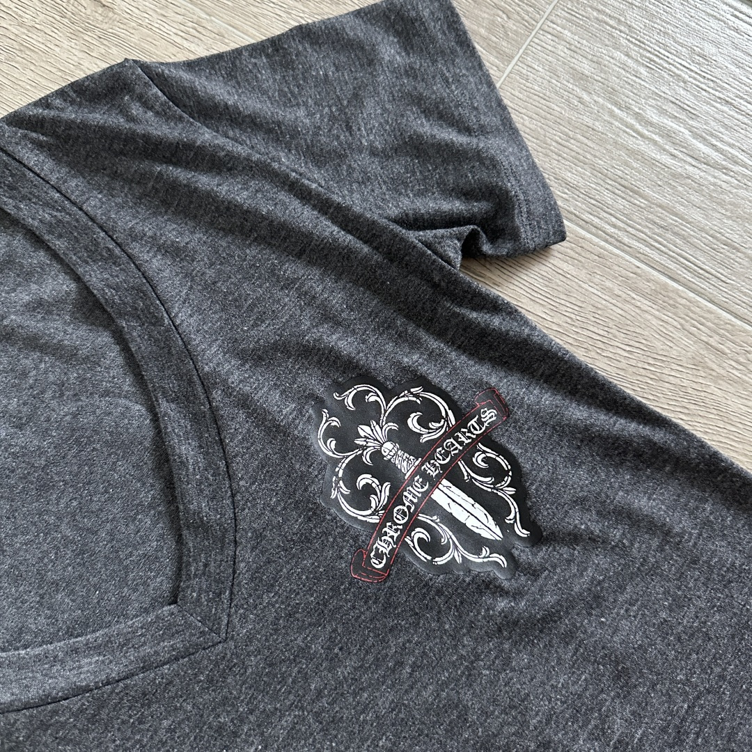 Chrome Hearts CH 女款 克罗心V领修身  短袖 T恤 藤蔓十字架  深灰色