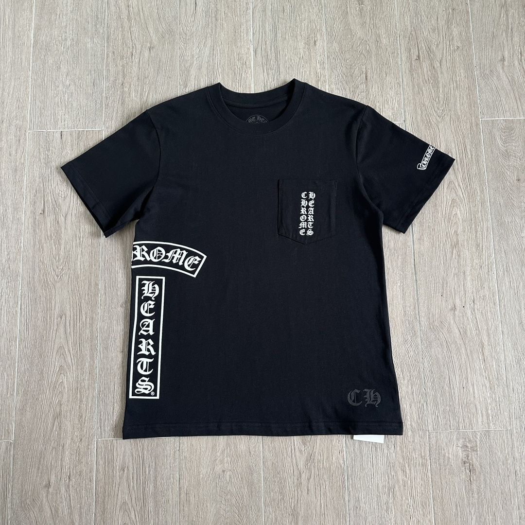 Chrome Hearts CH 克罗心  圆领短袖 T恤 侧面卷轴梵文 后背马蹄 A0 白色 黑色