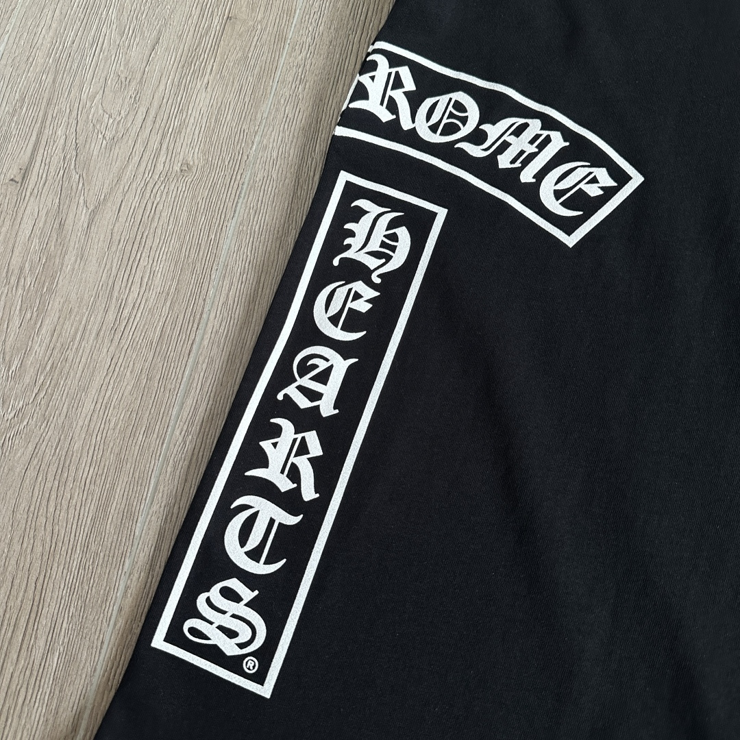 Chrome Hearts CH 克罗心  圆领短袖 T恤 侧面卷轴梵文 后背马蹄 A0 白色 黑色