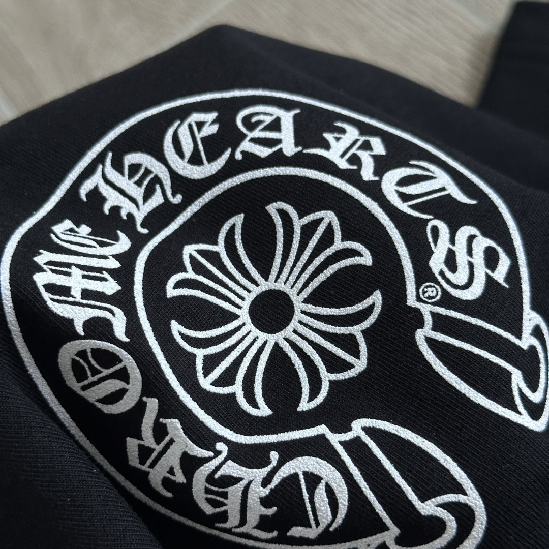 Chrome Hearts CH 克罗心  圆领短袖 T恤 侧面卷轴梵文 后背马蹄 A0 白色 黑色