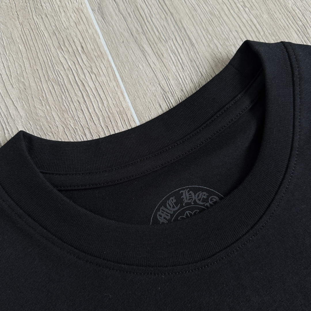 Chrome Hearts CH 克罗心  圆领短袖 T恤 侧面卷轴梵文 后背马蹄 A0 白色 黑色