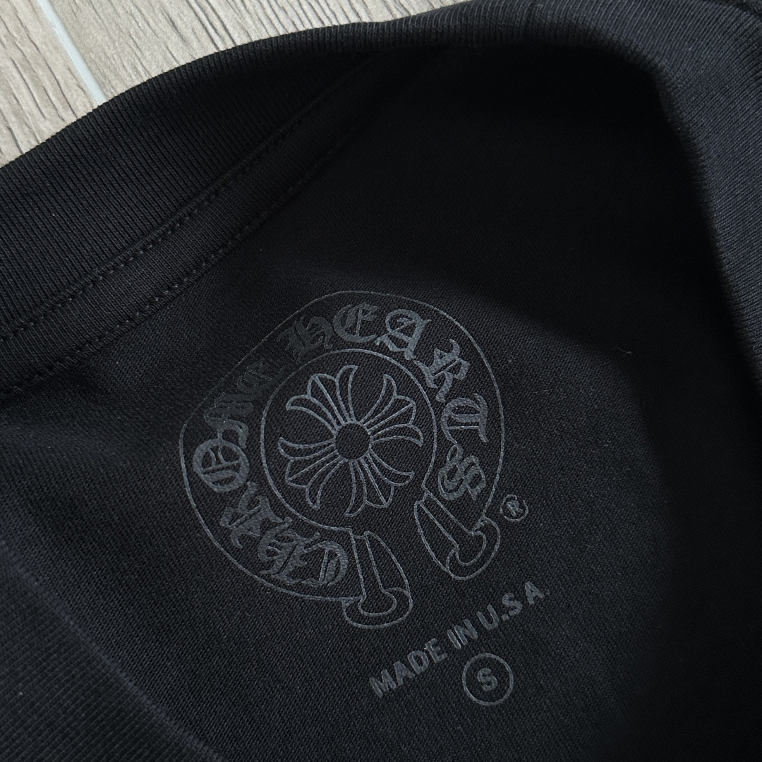 Chrome Hearts CH 克罗心  圆领短袖 T恤 侧面卷轴梵文 后背马蹄 A0 白色 黑色