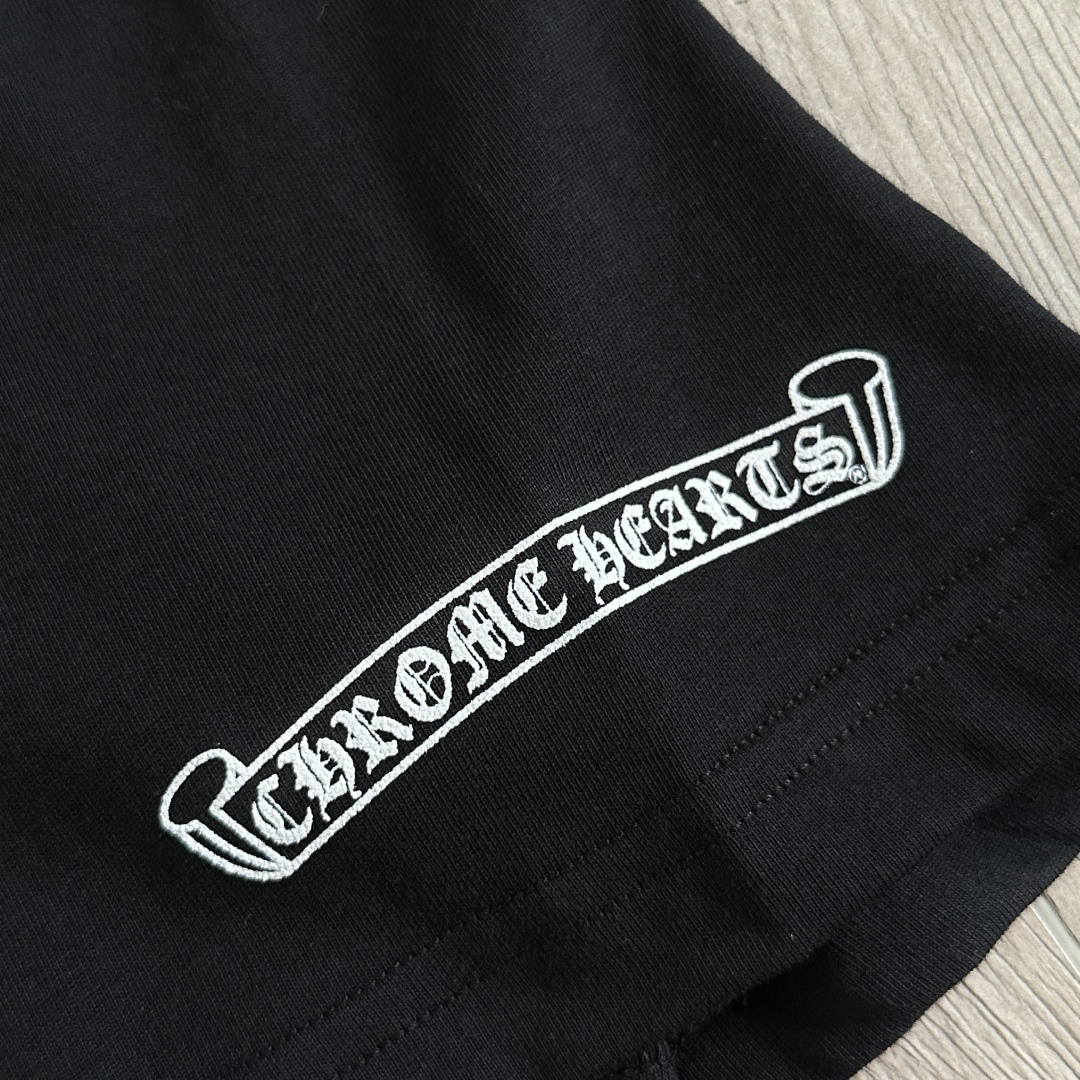 Chrome Hearts CH 克罗心  圆领短袖 T恤 侧面卷轴梵文 后背马蹄 A0 白色 黑色