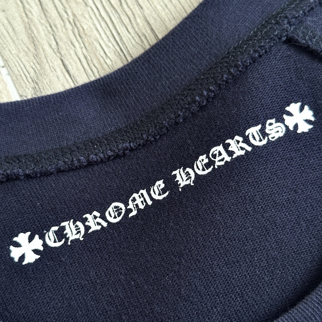 Chrome Hearts CH 女款 克罗心V领修身  短袖 T恤 藤蔓十字架  深灰色