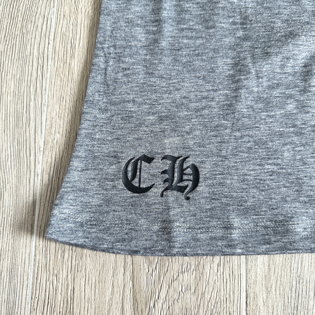 Chrome Hearts CH 女款 克罗心V领修身  短袖 T恤 藤蔓十字架  浅灰色