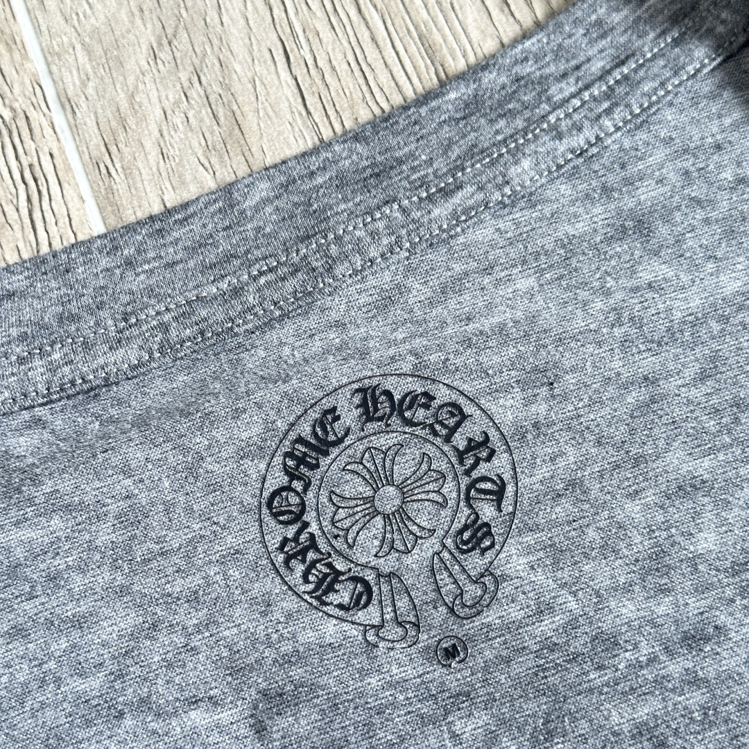 Chrome Hearts CH 女款 克罗心V领修身  短袖 T恤 藤蔓十字架  浅灰色