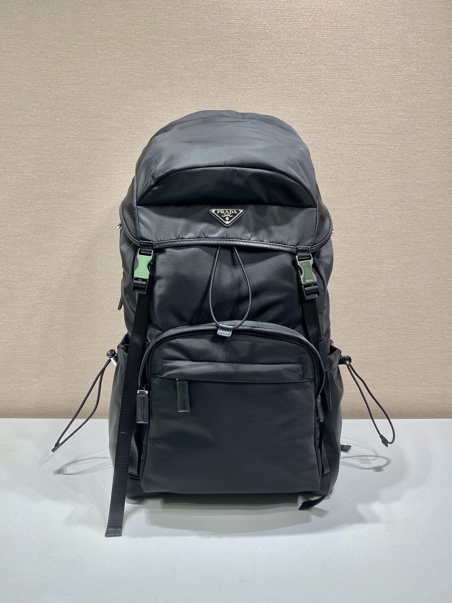 普拉达 PRADA  Re-Nylon 双肩包 尼龙 黑色 H0-2VZ090_2DMG_F0002_V_OOO