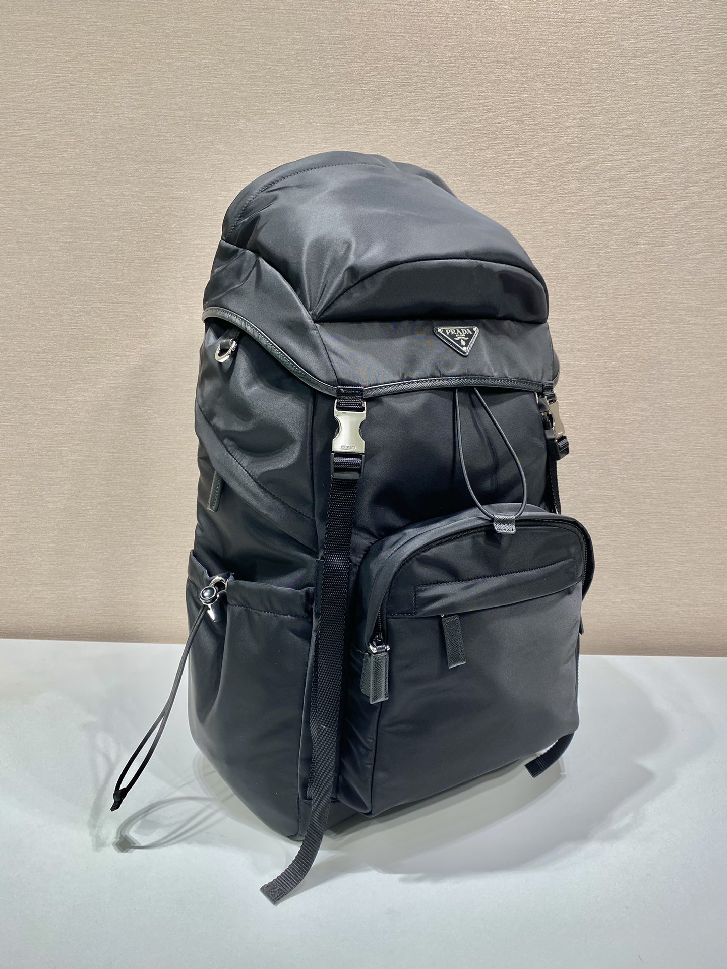 普拉达 PRADA  Re-Nylon 双肩包 尼龙 黑色 H0-2VZ090_2DMG_F0002_V_OOO