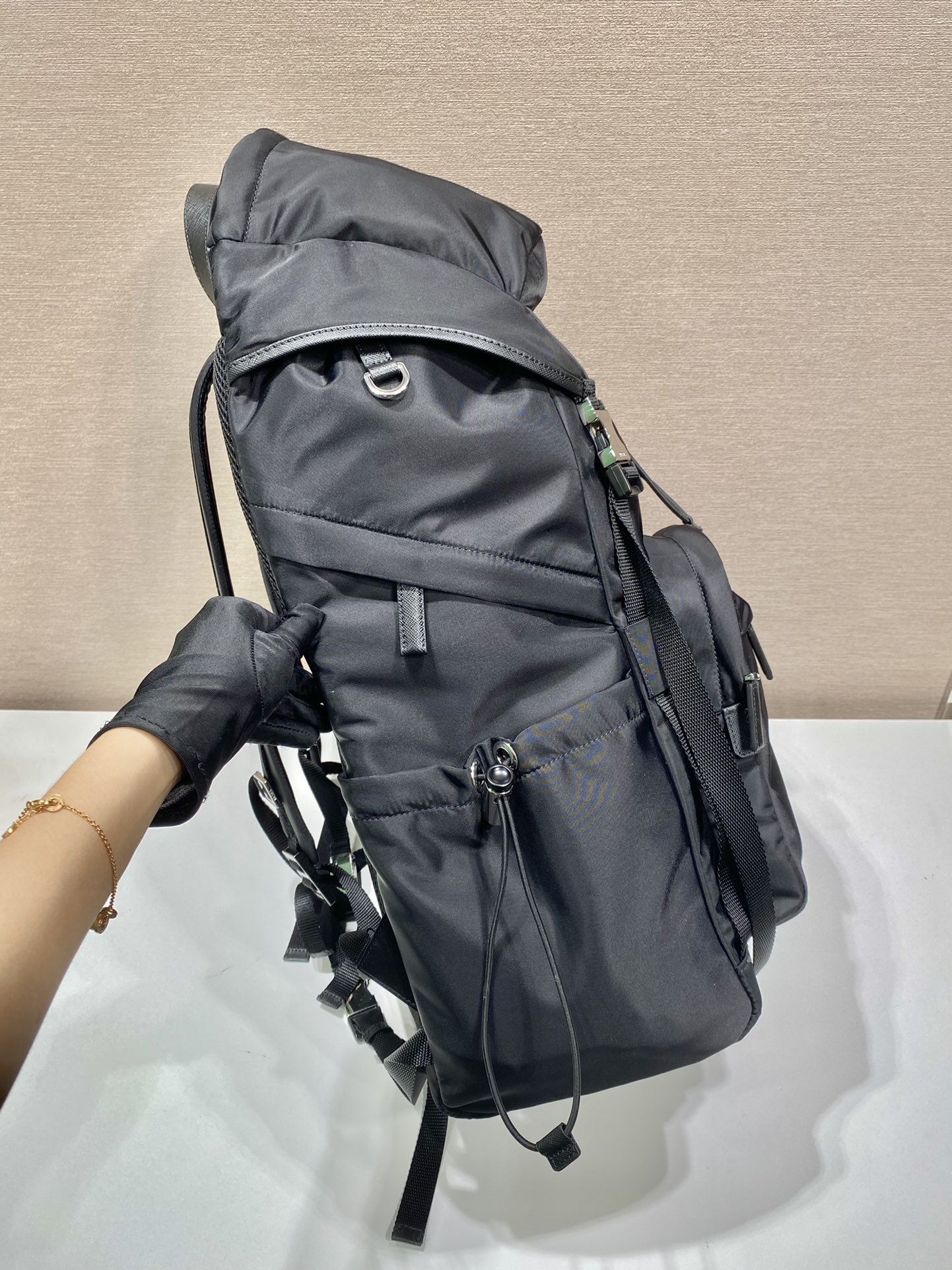 普拉达 PRADA  Re-Nylon 双肩包 尼龙 黑色 H0-2VZ090_2DMG_F0002_V_OOO