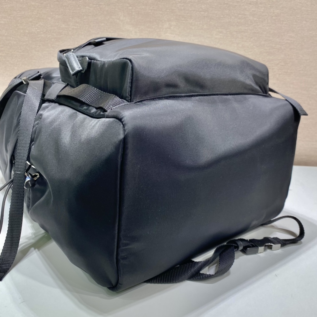 普拉达 PRADA  Re-Nylon 双肩包 尼龙 黑色 H0-2VZ090_2DMG_F0002_V_OOO