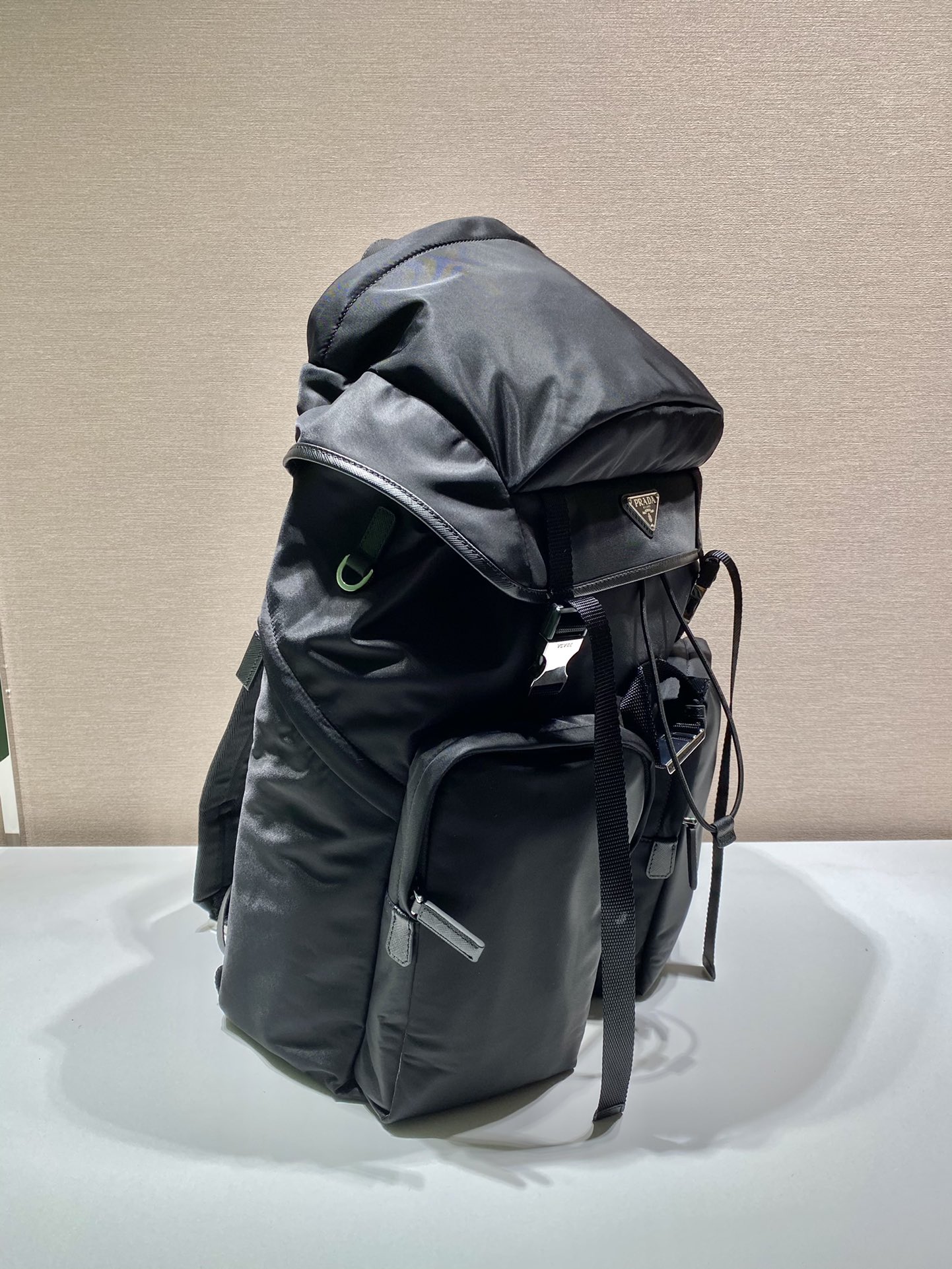 普拉达 PRADA  Re-Nylon 双肩包 尼龙 黑色 H0-2VZ019-2DMG-F0002-V-OOL