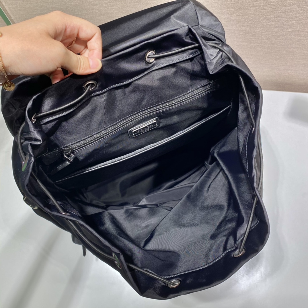 普拉达 PRADA  Re-Nylon 双肩包 尼龙 黑色 H0-2VZ019-2DMG-F0002-V-OOL