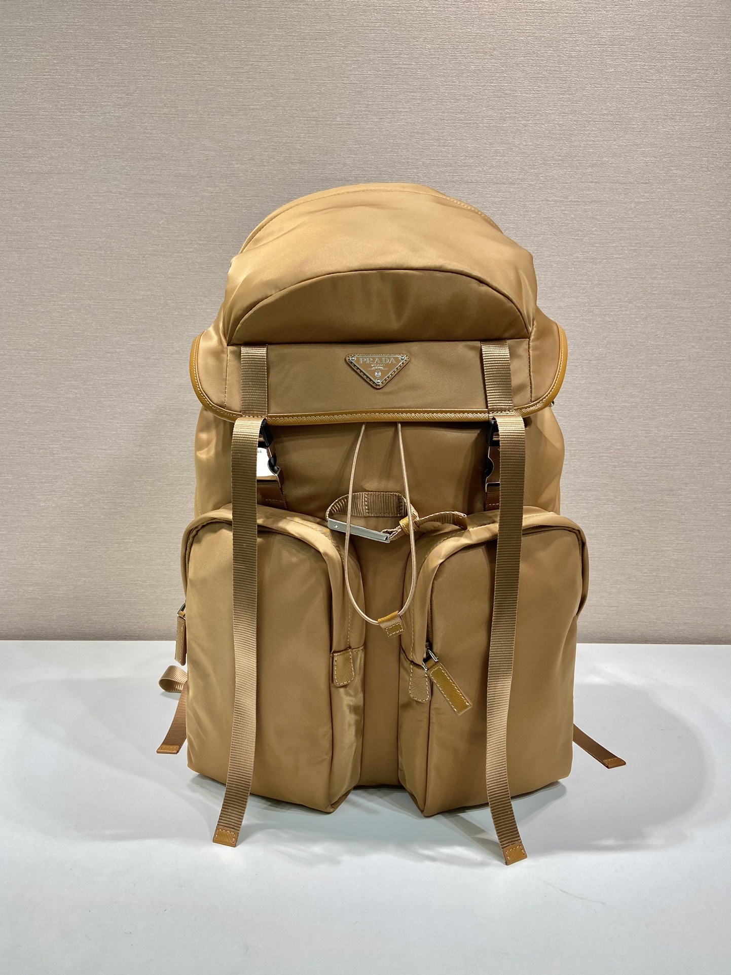 普拉达 PRADA  Re-Nylon 双肩包 尼龙 焦糖色 H0-2VZ019 