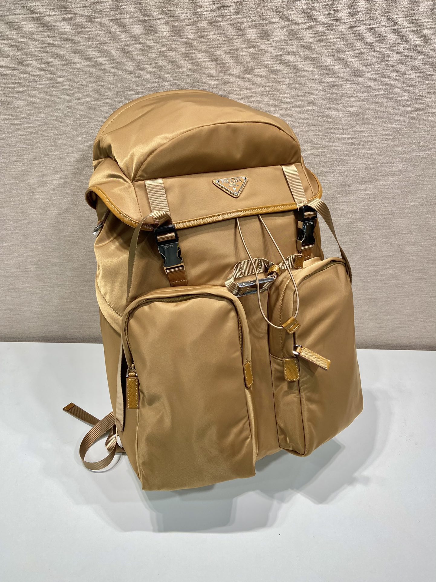 普拉达 PRADA  Re-Nylon 双肩包 尼龙 焦糖色 H0-2VZ019 
