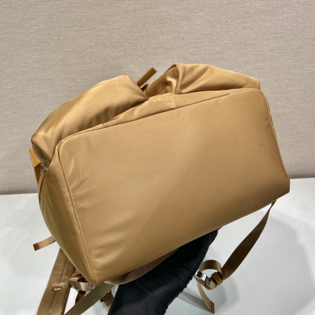 普拉达 PRADA  Re-Nylon 双肩包 尼龙 焦糖色 H0-2VZ019 