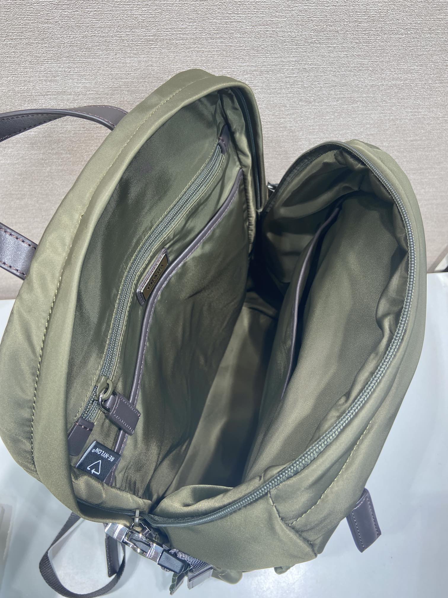 普拉达 PRADA Re-Nylon 双肩包 尼龙 绿色 尼龙  H0-2VZ122_2DMG_F0334