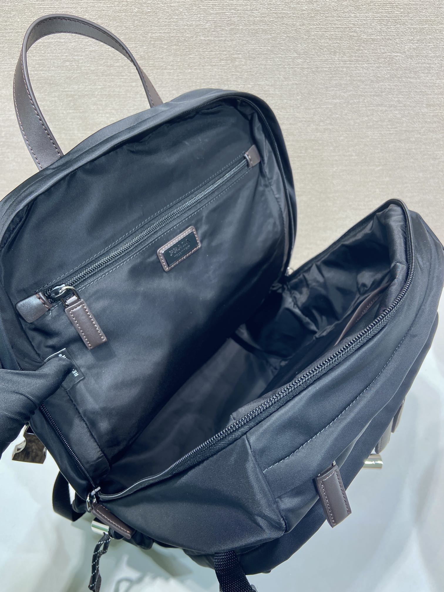 普拉达 PRADA Re-Nylon 双肩包 尼龙 黑色 尼龙  H0-2VZ122_2DMG_F0002