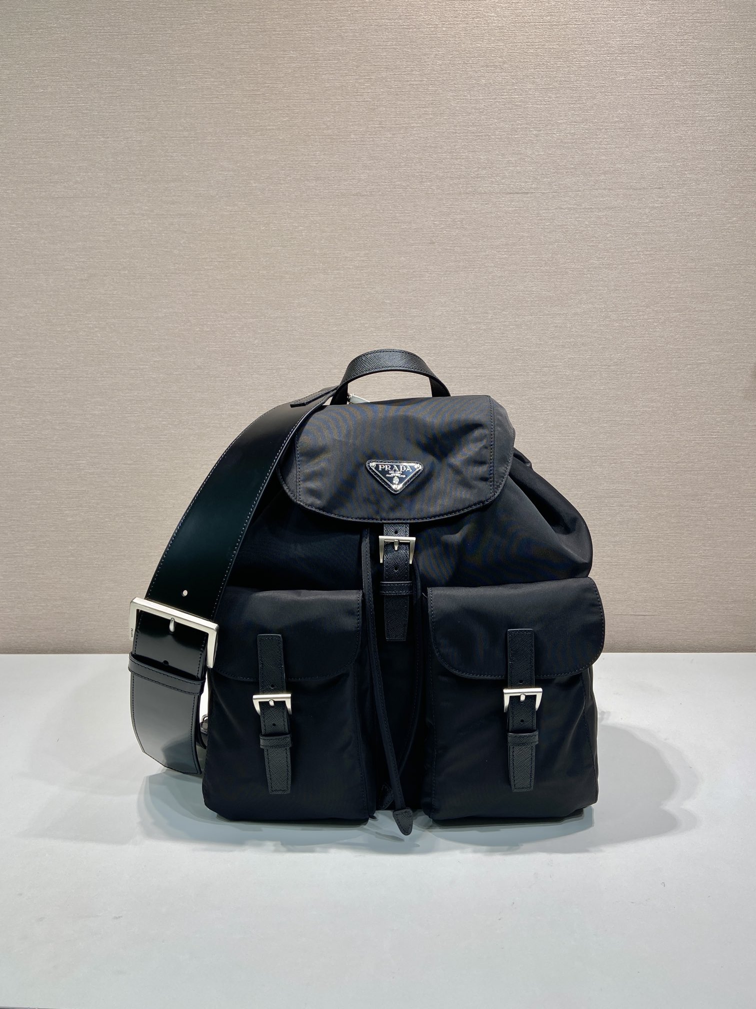 普拉达 PRADA  Re-Nylon 双肩包 黑色 尼龙  H0-2VZ110 