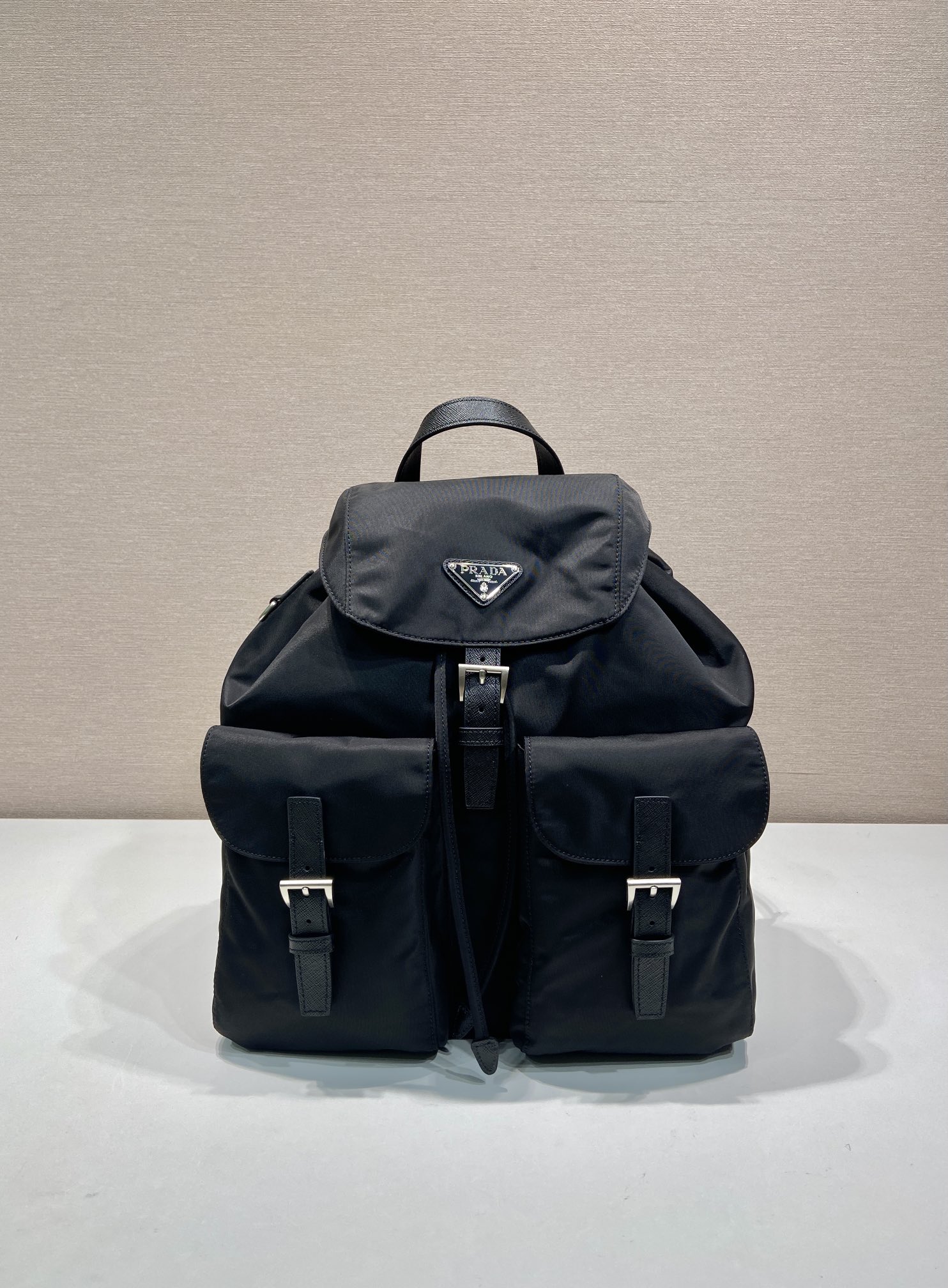 普拉达 PRADA  Re-Nylon 双肩包 黑色 尼龙  H0-2VZ110 