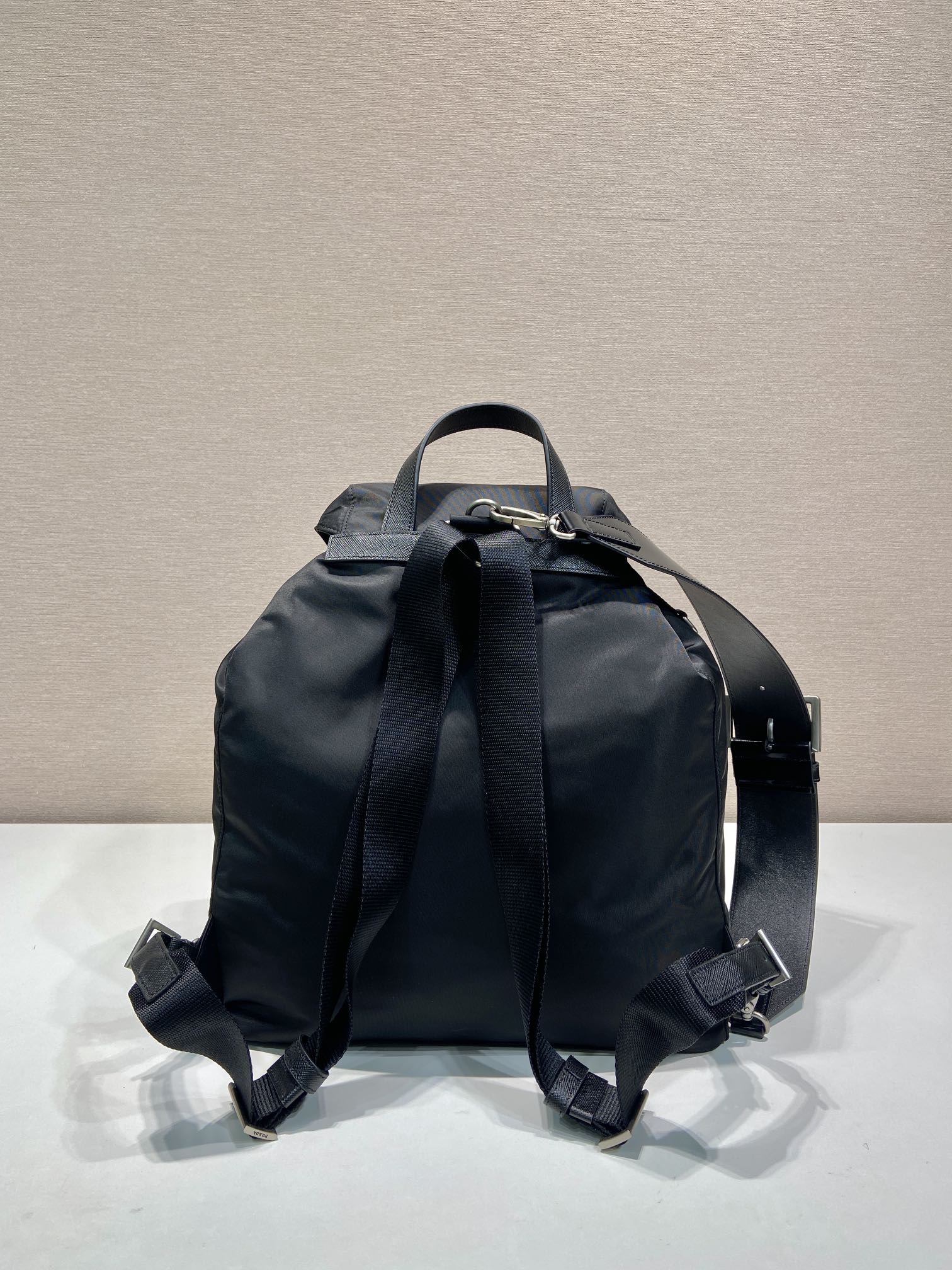 普拉达 PRADA  Re-Nylon 双肩包 黑色 尼龙  H0-2VZ110 