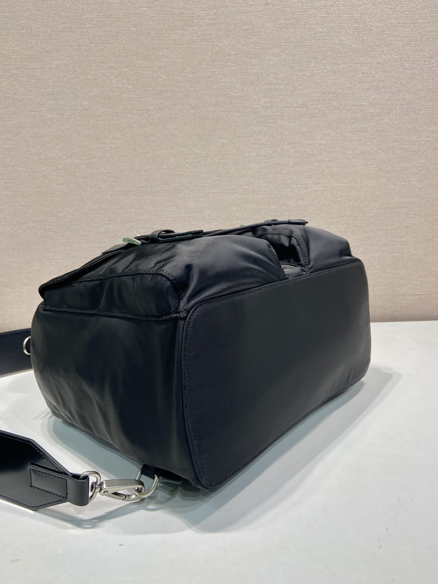 普拉达 PRADA  Re-Nylon 双肩包 黑色 尼龙  H0-2VZ110 