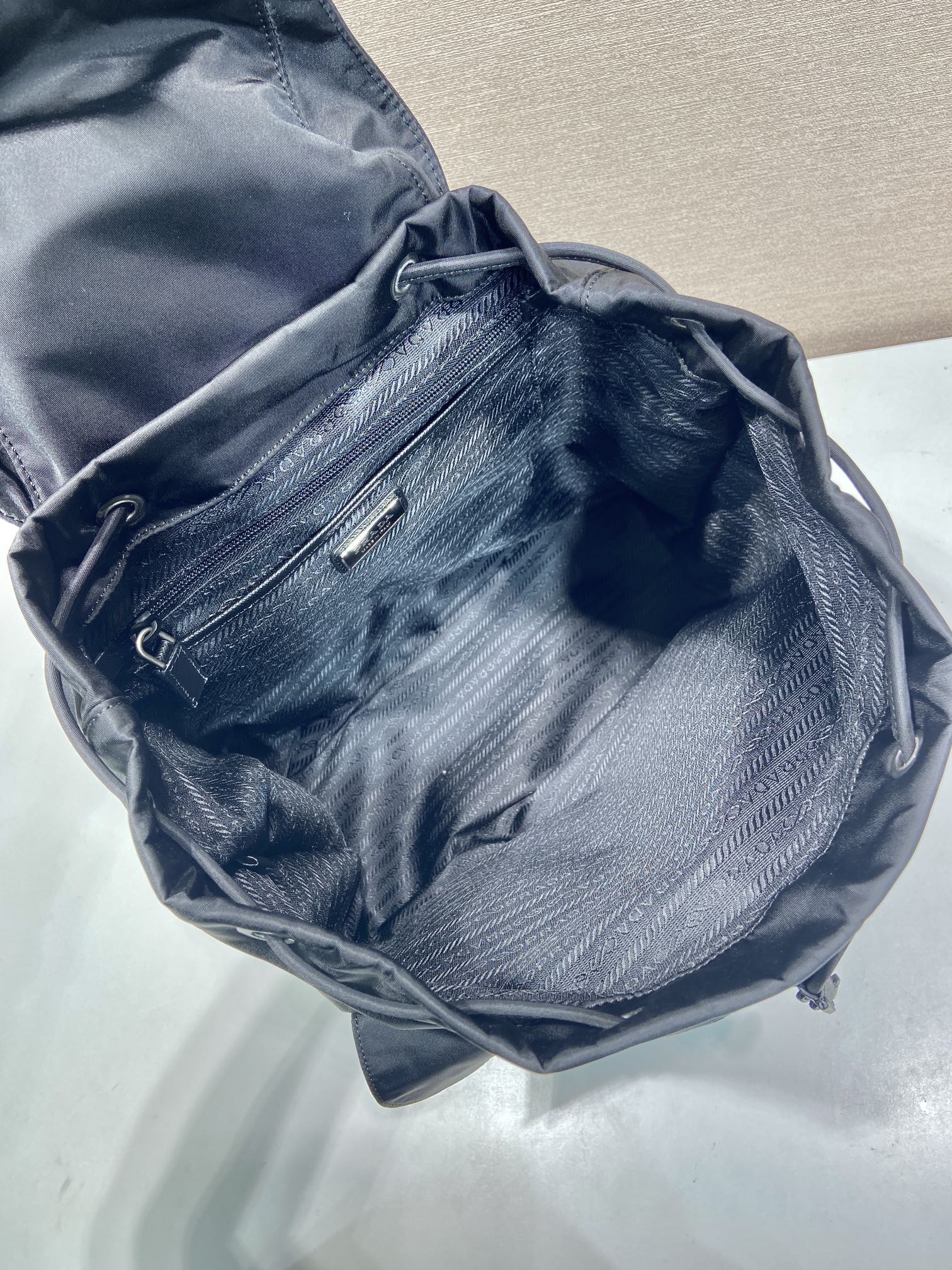普拉达 PRADA  Re-Nylon 双肩包 黑色 尼龙  H0-2VZ110 