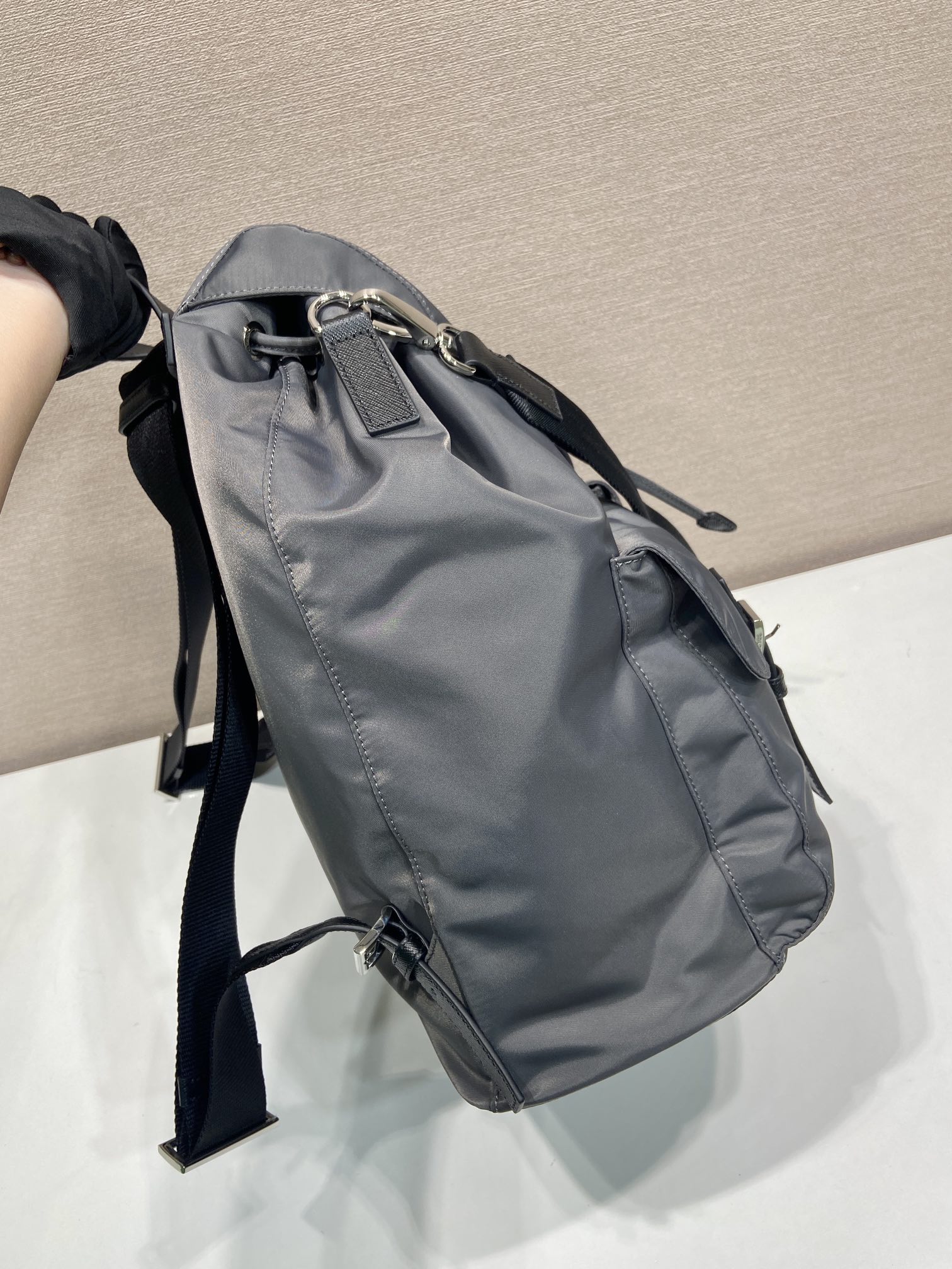 普拉达 PRADA  Re-Nylon 双肩包  灰色 尼龙 H0-2VZ110_2C26_F0048_V_MMO