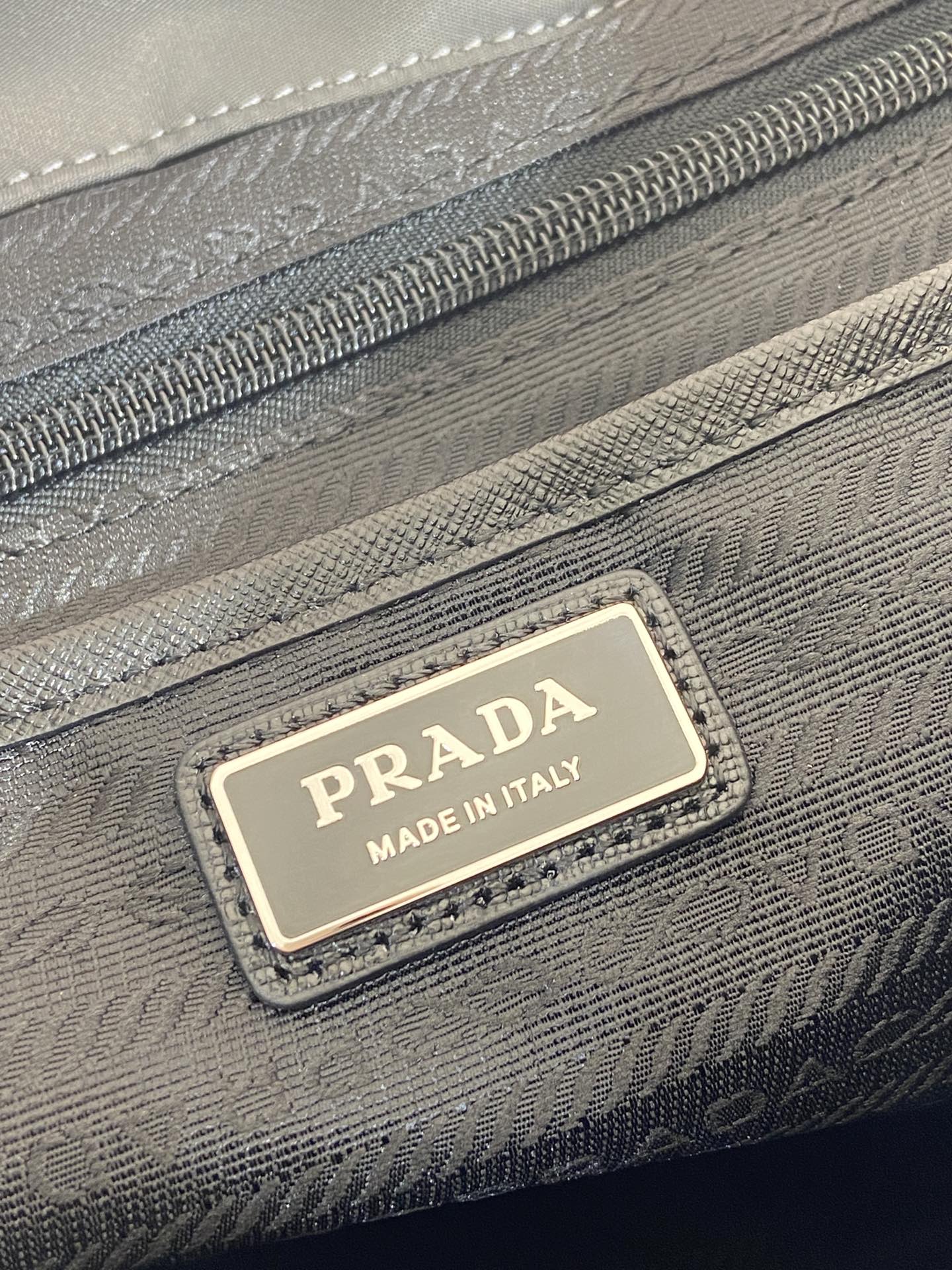 普拉达 PRADA  Re-Nylon 双肩包  灰色 尼龙 H0-2VZ110_2C26_F0048_V_MMO