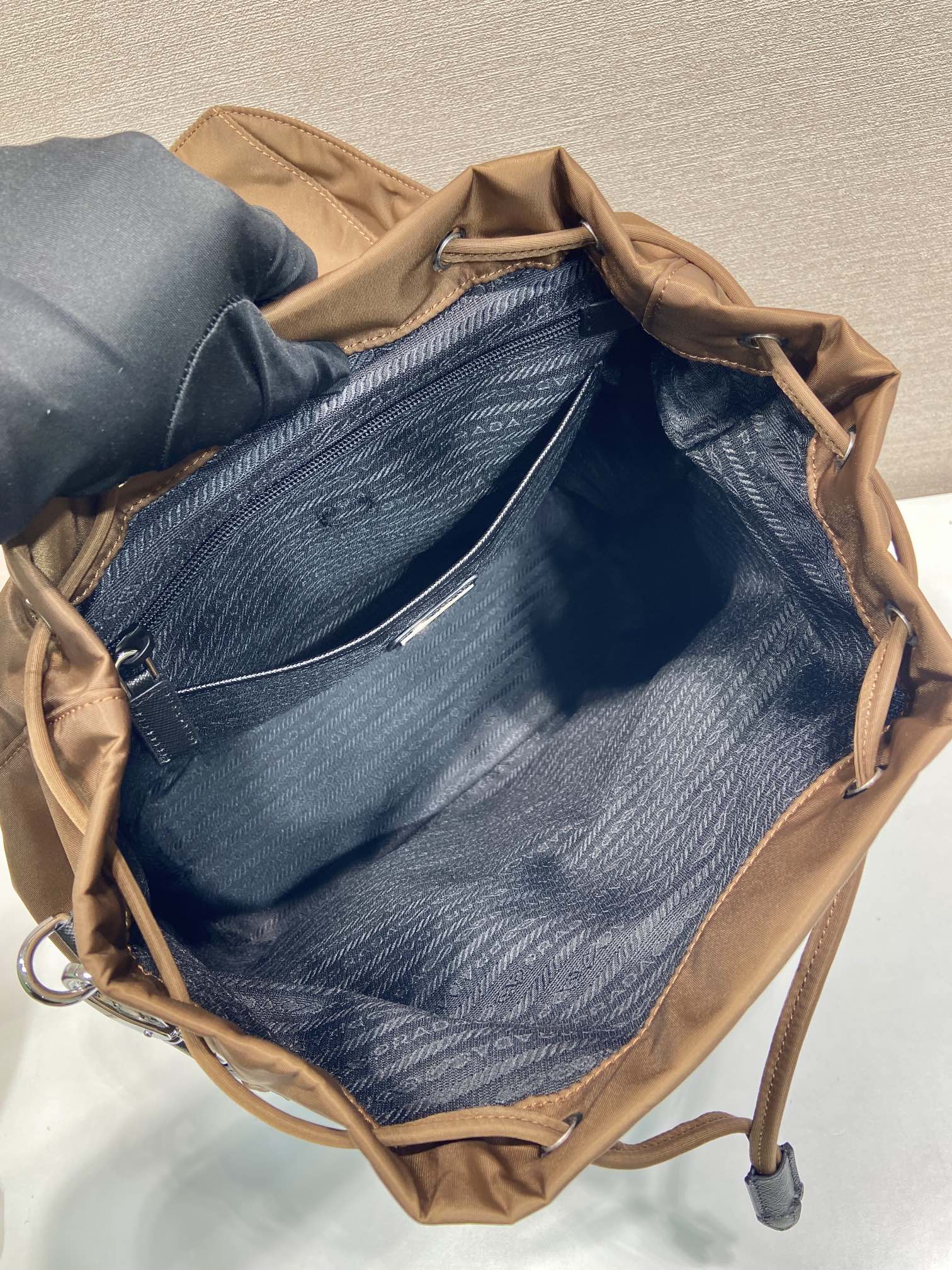 普拉达 PRADA  Re-Nylon 双肩包  褐色 尼龙 H0-2VZ110 