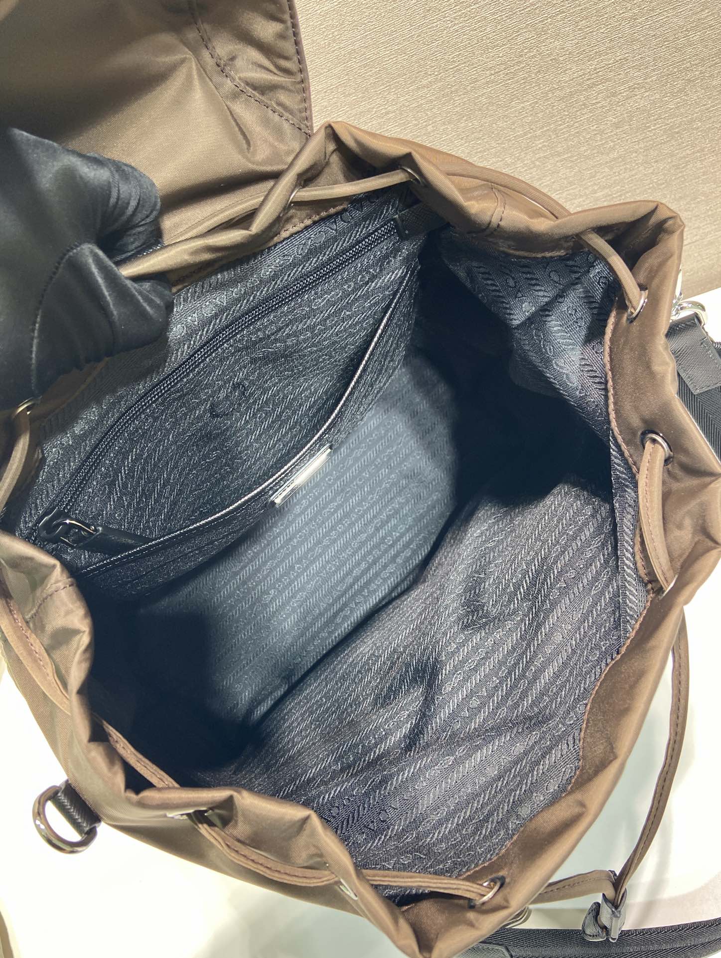 普拉达 PRADA  Re-Nylon 双肩包  棕色 尼龙 H0-2VZ110_2C26_F0038_V_MMO