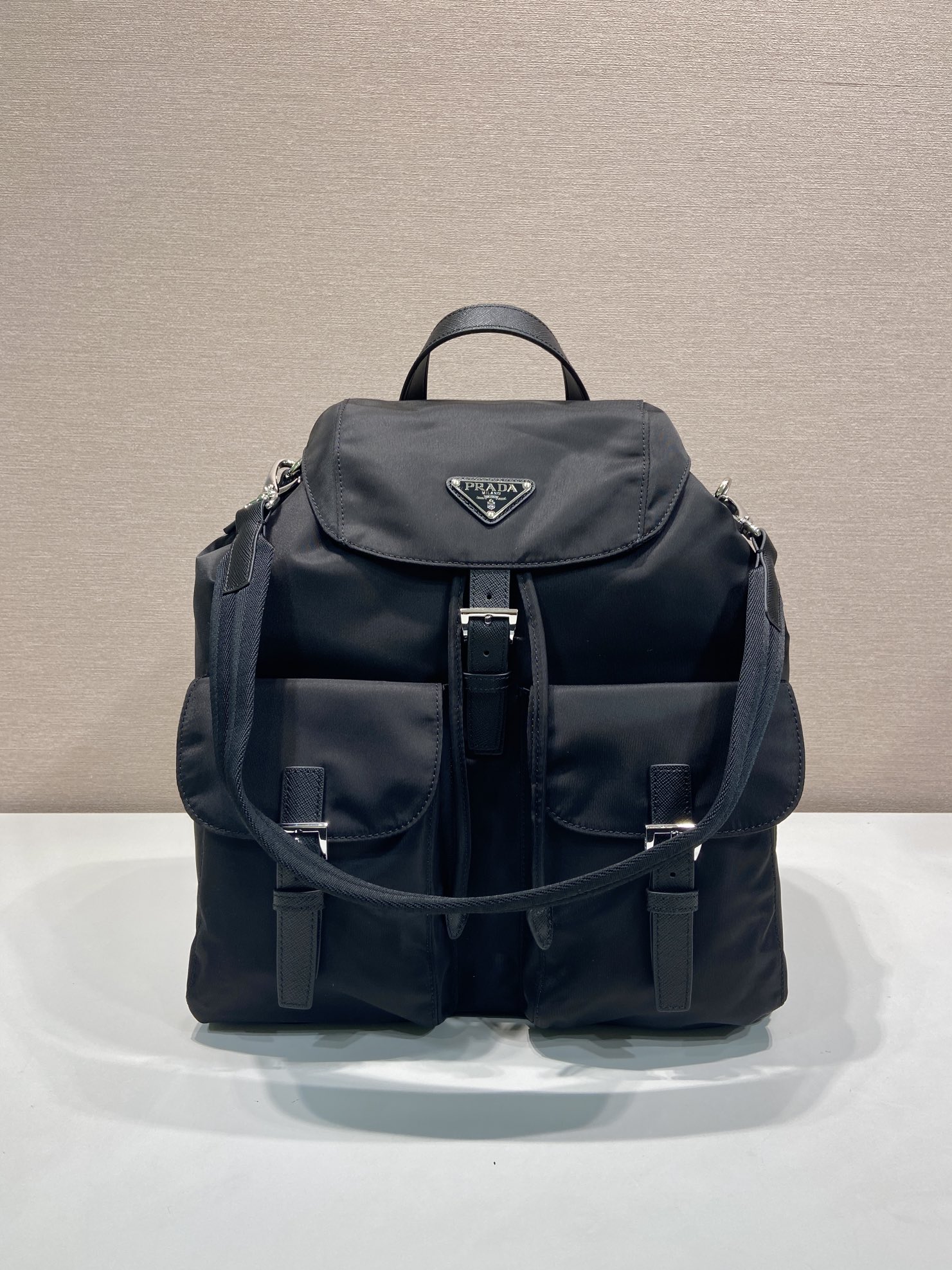 普拉达 PRADA  Re-Nylon 双肩包  黑色 尼龙 H0-2VZ110_2C26_F0002_V_MMO