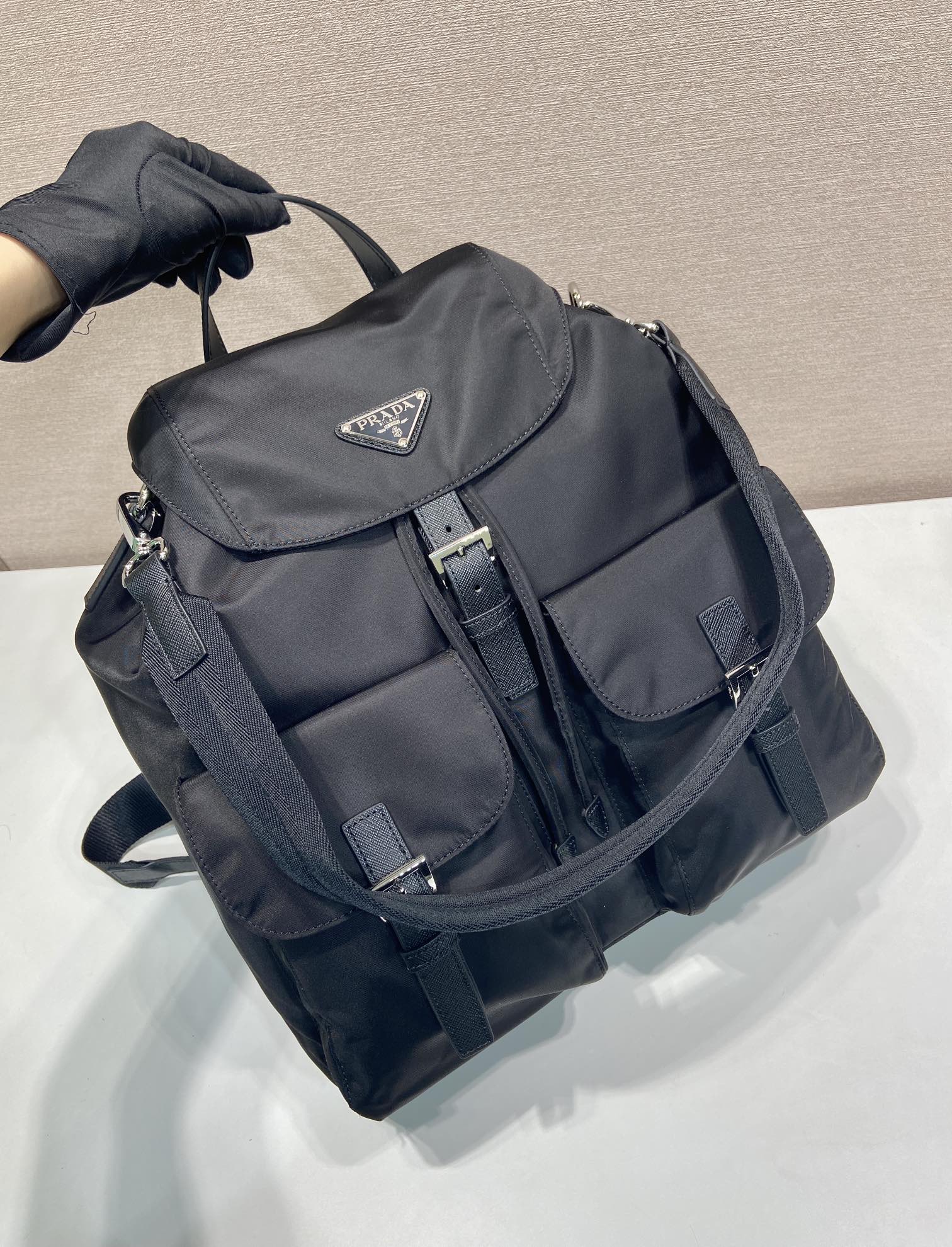 普拉达 PRADA  Re-Nylon 双肩包  黑色 尼龙 H0-2VZ110_2C26_F0002_V_MMO