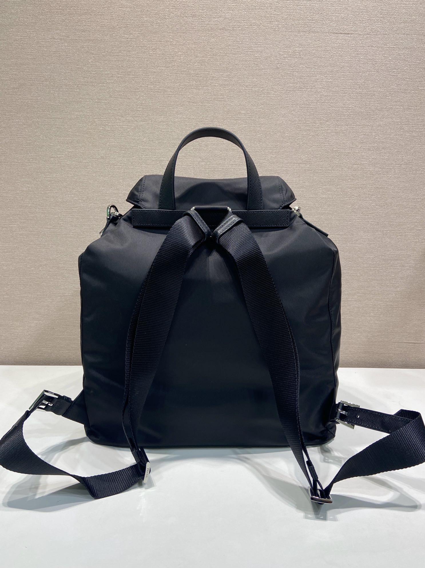 普拉达 PRADA  Re-Nylon 双肩包  黑色 尼龙 H0-2VZ110_2C26_F0002_V_MMO