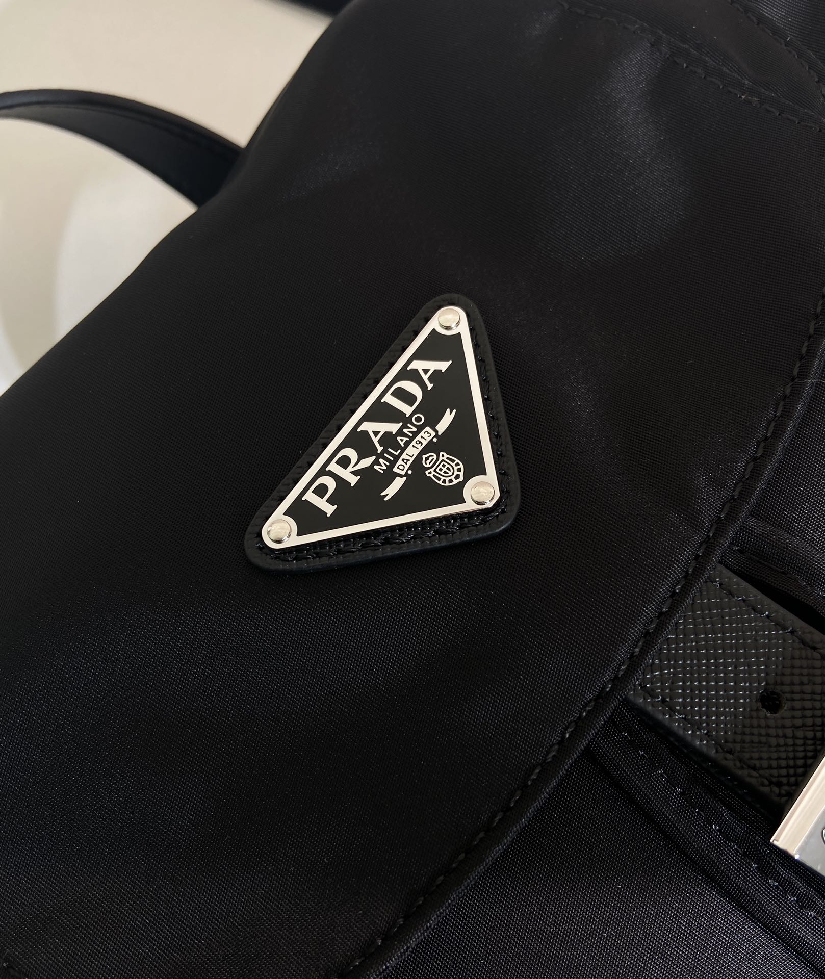 普拉达 PRADA  Re-Nylon 双肩包  黑色 尼龙 H0-2VZ110_2C26_F0002_V_MMO