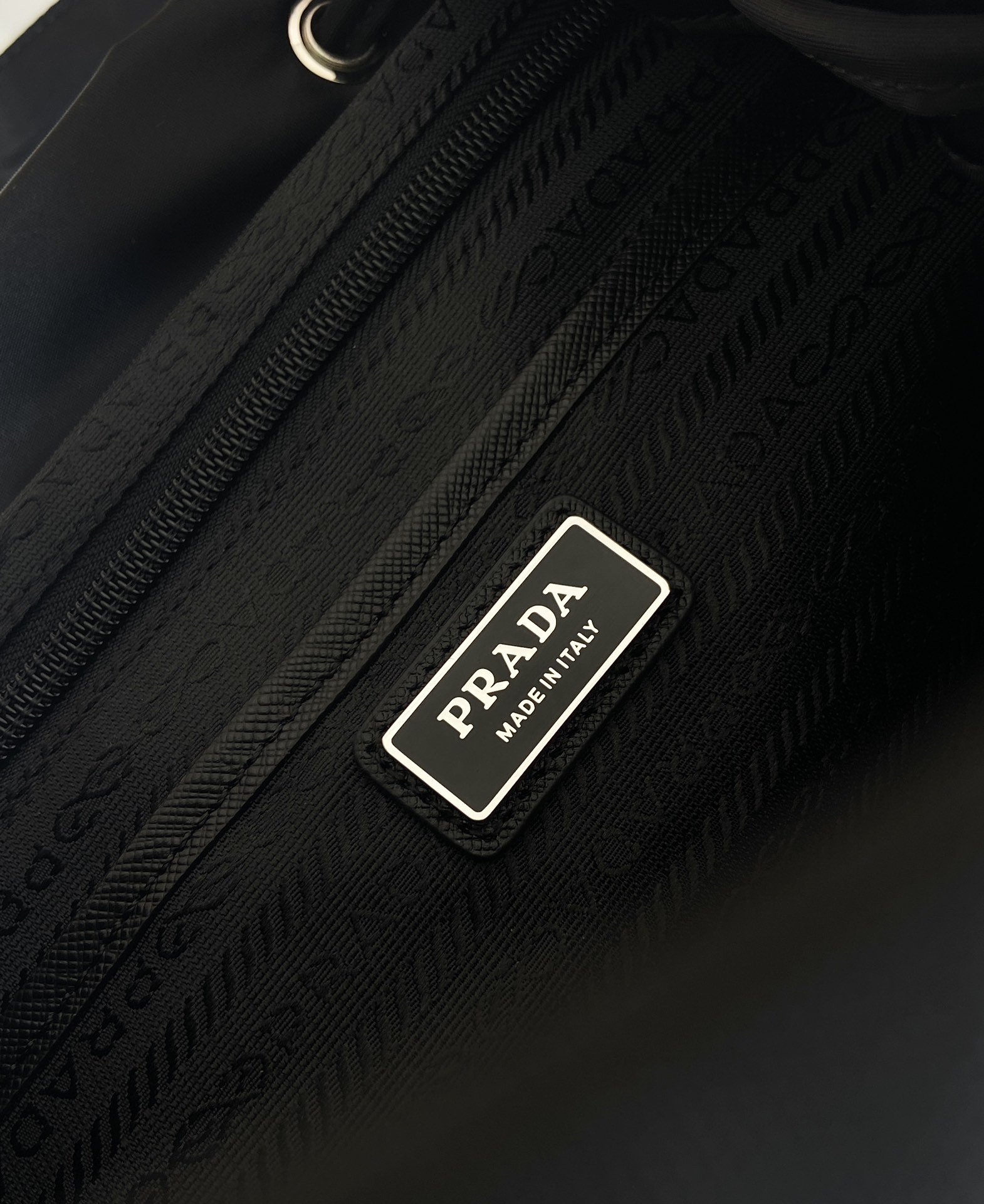 普拉达 PRADA  Re-Nylon 双肩包  黑色 尼龙 H0-2VZ110_2C26_F0002_V_MMO