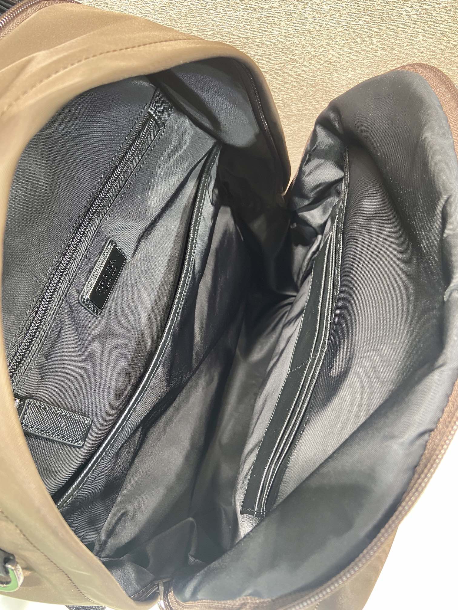普拉达 PRADA  Re-Nylon 双肩包 绿色 尼龙  H0-2VZ048_2DMG_F0038_V_OOO